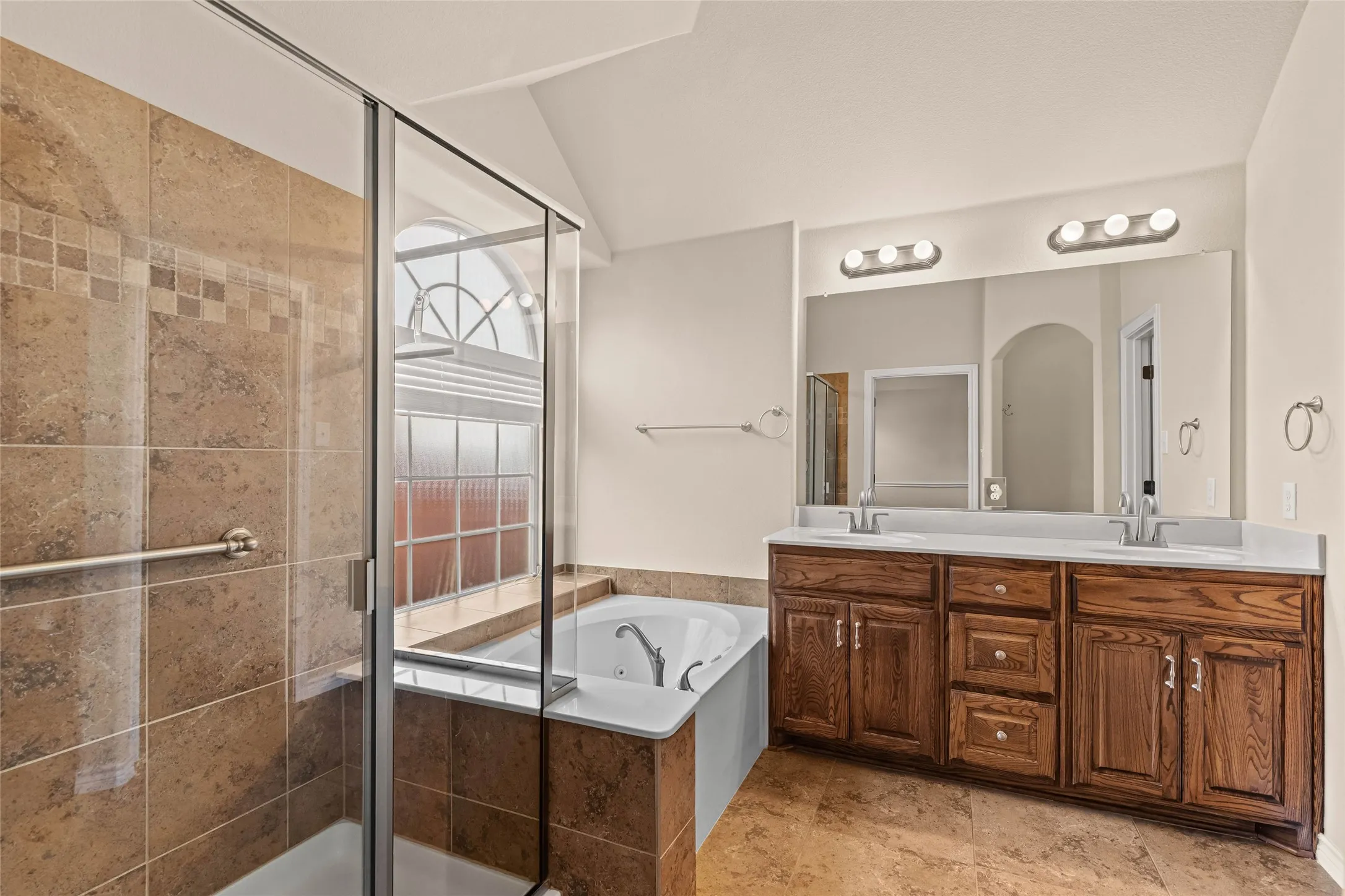 Single Family Residence For Sale in Tarrant County , 11800 Basilwood Drive, Fort Worth, Texas 76244, 3 Bedroom, 2 Bathroom, 2 Garage spaces, 1,921 Sqft, built in 2011, mls#21397011, Real Estate Agent in Fort Worth, Homes For Sale in Tarrant county, Homes For Sale in Fort Worth, Realtor in Fort Worth Texas, Real Estate Brokerage Independent Realty Texas, Luminita Cordes Realtor