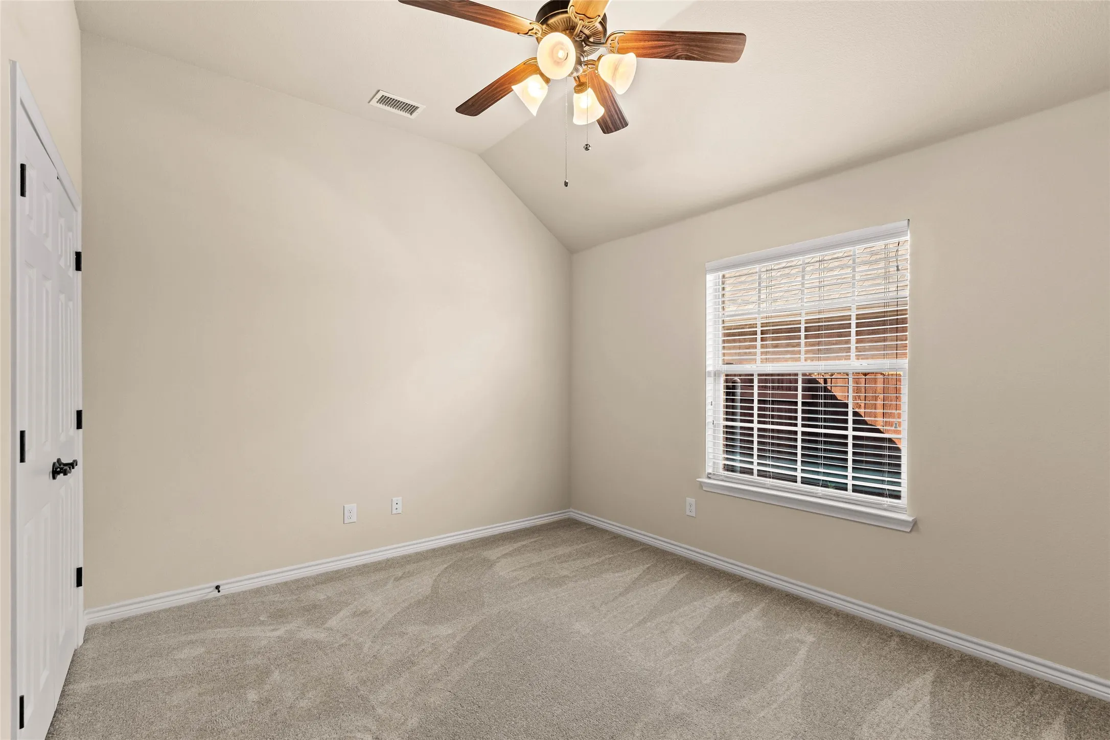 Single Family Residence For Sale in Tarrant County , 11800 Basilwood Drive, Fort Worth, Texas 76244, 3 Bedroom, 2 Bathroom, 2 Garage spaces, 1,921 Sqft, built in 2011, mls#21397011, Real Estate Agent in Fort Worth, Homes For Sale in Tarrant county, Homes For Sale in Fort Worth, Realtor in Fort Worth Texas, Real Estate Brokerage Independent Realty Texas, Luminita Cordes Realtor