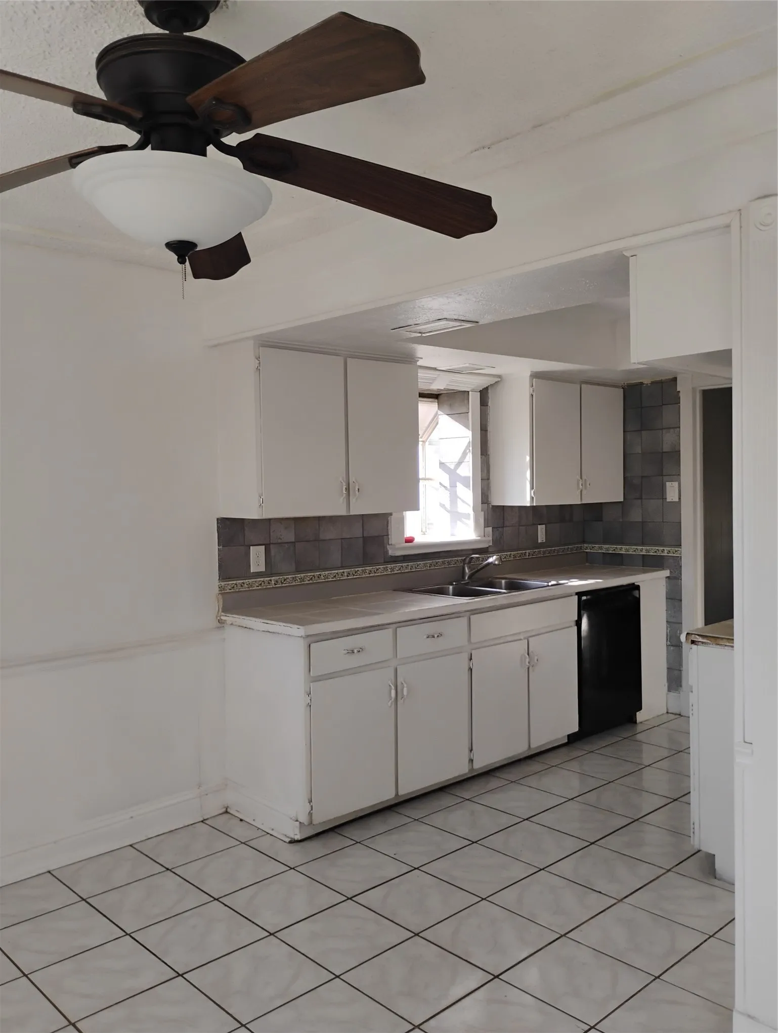 Single Family Residence For Rent in Dallas County , 2789 Rollingdale Lane, Farmers Branch, Texas 75234, 4 Bedroom, 2 Bathroom, 2 Garage spaces, 1,883 Sqft, built in 1968, mls#21397147, Real Estate Agent in Farmers Branch, Homes For Rent in Dallas county, Homes For Rent in Farmers Branch, Realtor in Farmers Branch Texas, Real Estate Brokerage Independent Realty Texas, Luminita Cordes Realtor