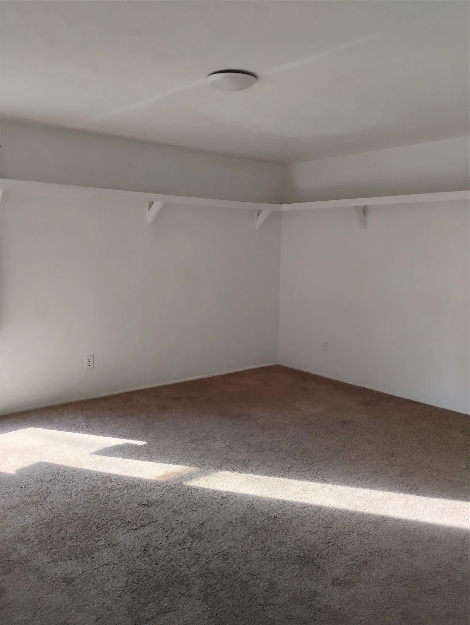 Single Family Residence For Rent in Dallas County , 2789 Rollingdale Lane, Farmers Branch, Texas 75234, 4 Bedroom, 2 Bathroom, 2 Garage spaces, 1,883 Sqft, built in 1968, mls#21397147, Real Estate Agent in Farmers Branch, Homes For Rent in Dallas county, Homes For Rent in Farmers Branch, Realtor in Farmers Branch Texas, Real Estate Brokerage Independent Realty Texas, Luminita Cordes Realtor