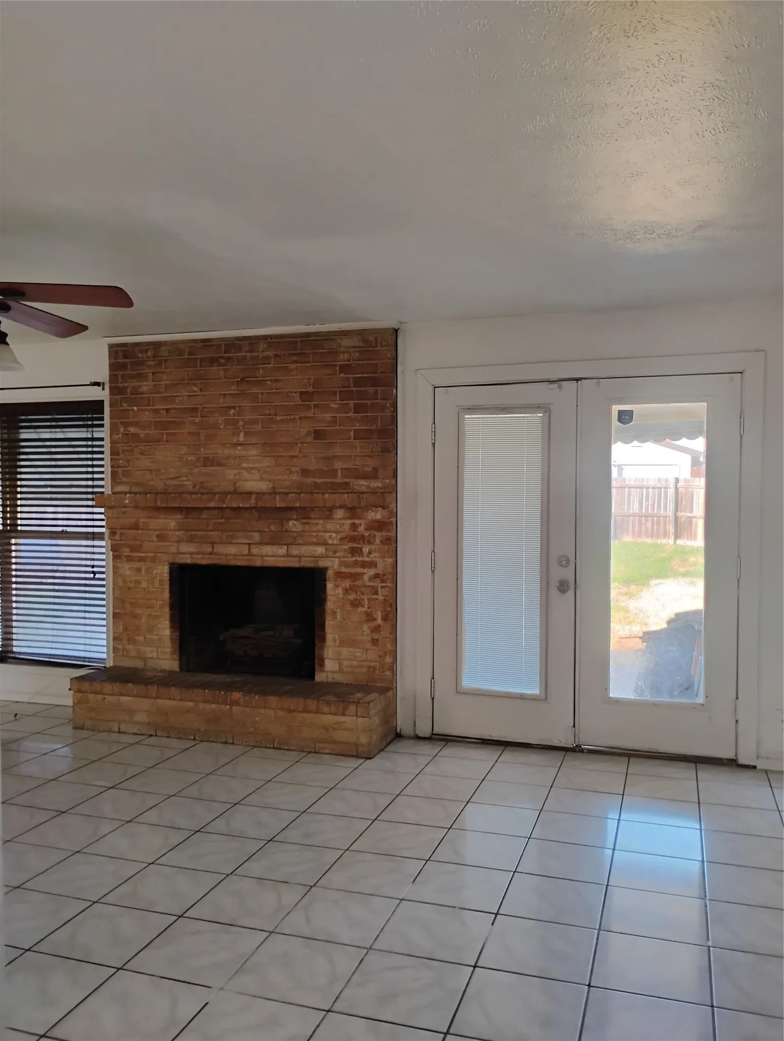 Single Family Residence For Rent in Dallas County , 2789 Rollingdale Lane, Farmers Branch, Texas 75234, 4 Bedroom, 2 Bathroom, 2 Garage spaces, 1,883 Sqft, built in 1968, mls#21397147, Real Estate Agent in Farmers Branch, Homes For Rent in Dallas county, Homes For Rent in Farmers Branch, Realtor in Farmers Branch Texas, Real Estate Brokerage Independent Realty Texas, Luminita Cordes Realtor