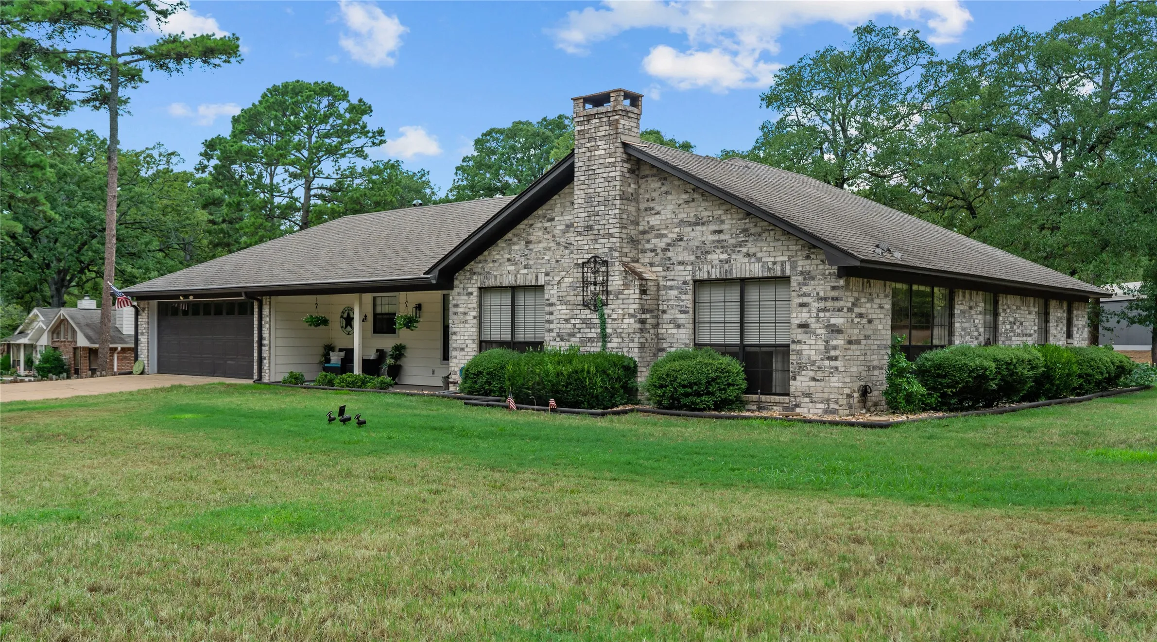 Single Family Residence For Sale in Wood County , 176 Woodside Lane, Holly Lake Ranch, Texas 75765, 2 Bedroom, 2 Bathroom, 2 Garage spaces, 2,184 Sqft, built in 1994, mls#21397146, Real Estate Agent in Holly Lake Ranch, Homes For Sale in Wood county, Homes For Sale in Holly Lake Ranch, Realtor in Holly Lake Ranch Texas, Real Estate Brokerage Independent Realty Texas, Luminita Cordes Realtor