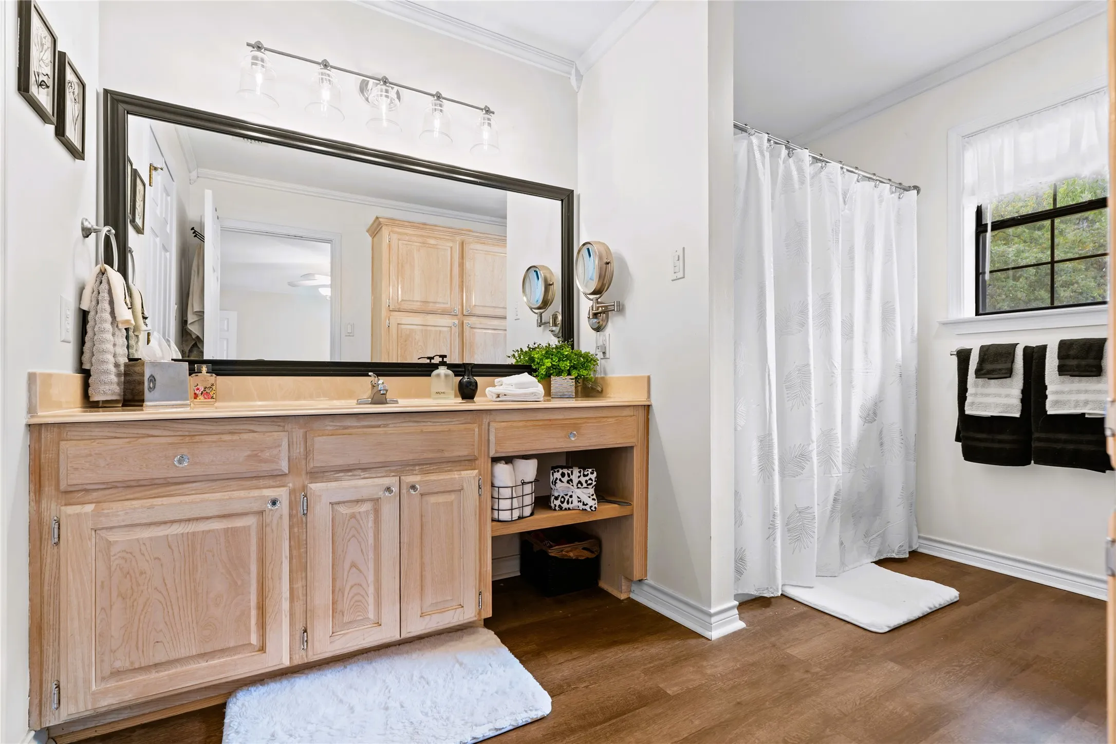 Single Family Residence For Sale in Wood County , 176 Woodside Lane, Holly Lake Ranch, Texas 75765, 2 Bedroom, 2 Bathroom, 2 Garage spaces, 2,184 Sqft, built in 1994, mls#21397146, Real Estate Agent in Holly Lake Ranch, Homes For Sale in Wood county, Homes For Sale in Holly Lake Ranch, Realtor in Holly Lake Ranch Texas, Real Estate Brokerage Independent Realty Texas, Luminita Cordes Realtor