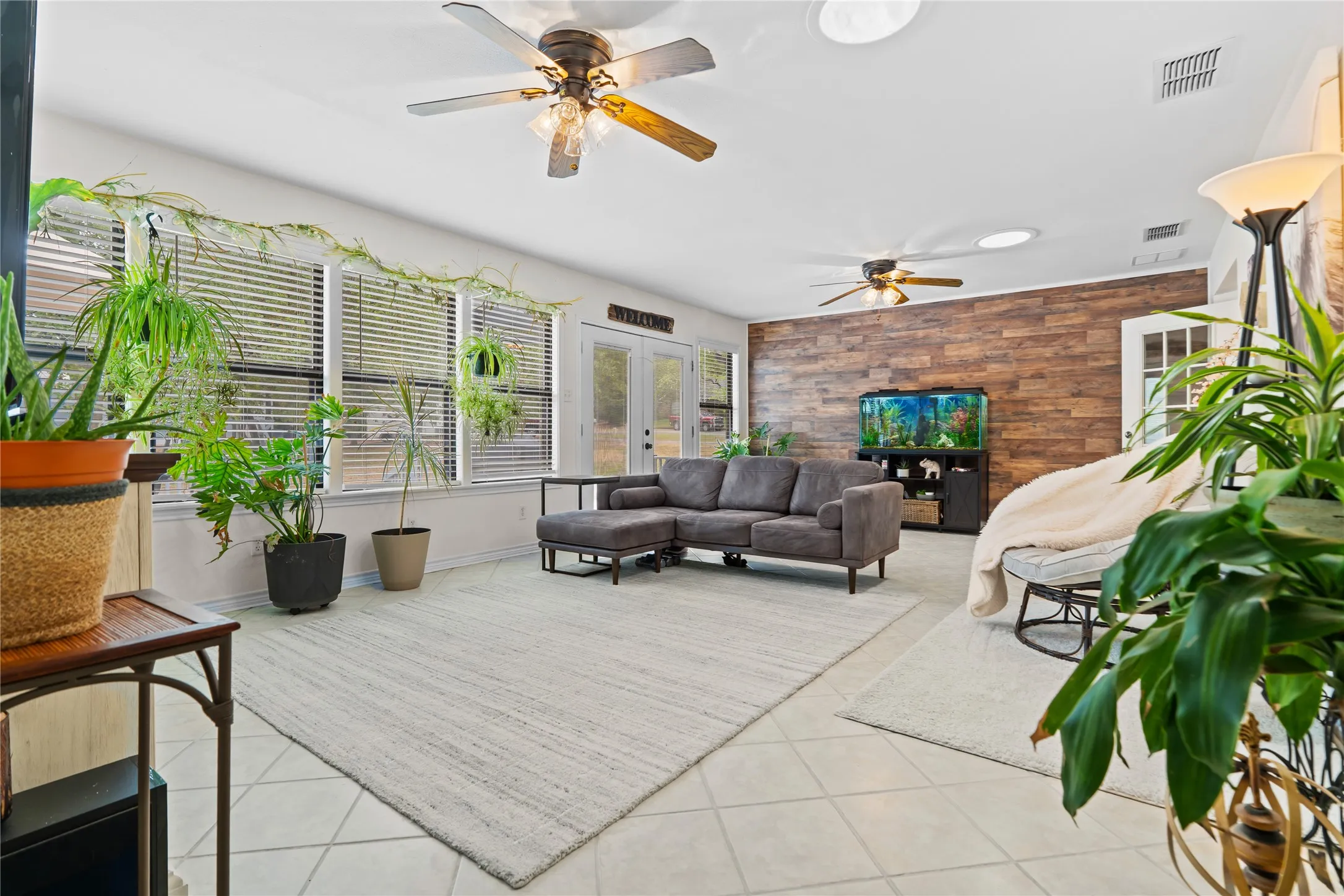 Single Family Residence For Sale in Wood County , 176 Woodside Lane, Holly Lake Ranch, Texas 75765, 2 Bedroom, 2 Bathroom, 2 Garage spaces, 2,184 Sqft, built in 1994, mls#21397146, Real Estate Agent in Holly Lake Ranch, Homes For Sale in Wood county, Homes For Sale in Holly Lake Ranch, Realtor in Holly Lake Ranch Texas, Real Estate Brokerage Independent Realty Texas, Luminita Cordes Realtor