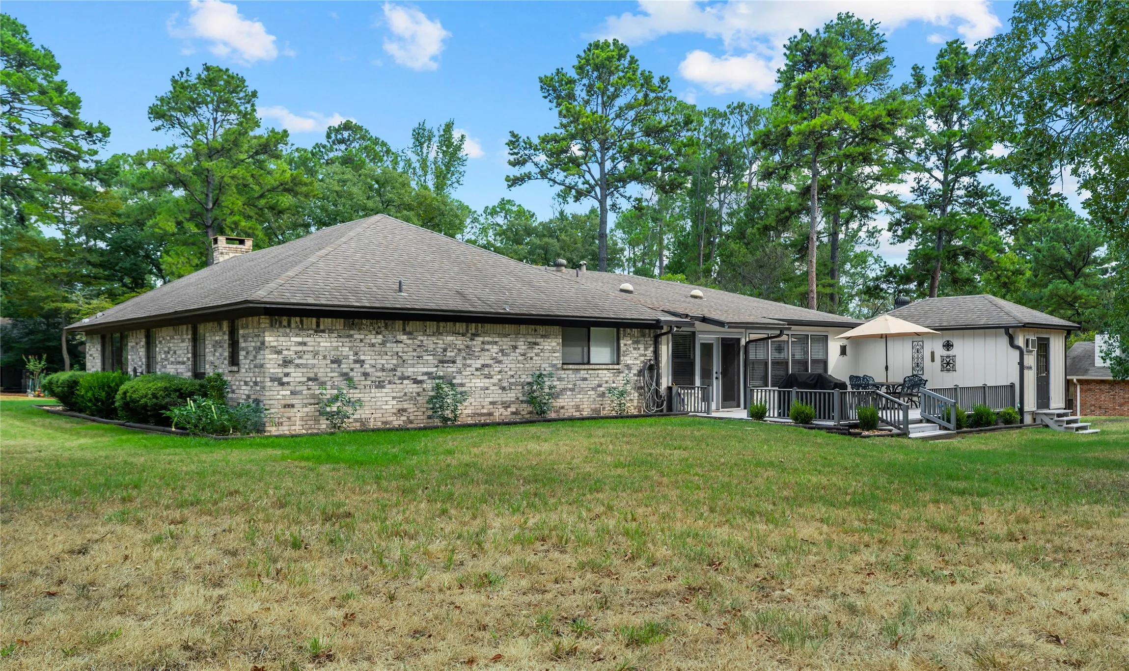 Single Family Residence For Sale in Wood County , 176 Woodside Lane, Holly Lake Ranch, Texas 75765, 2 Bedroom, 2 Bathroom, 2 Garage spaces, 2,184 Sqft, built in 1994, mls#21397146, Real Estate Agent in Holly Lake Ranch, Homes For Sale in Wood county, Homes For Sale in Holly Lake Ranch, Realtor in Holly Lake Ranch Texas, Real Estate Brokerage Independent Realty Texas, Luminita Cordes Realtor