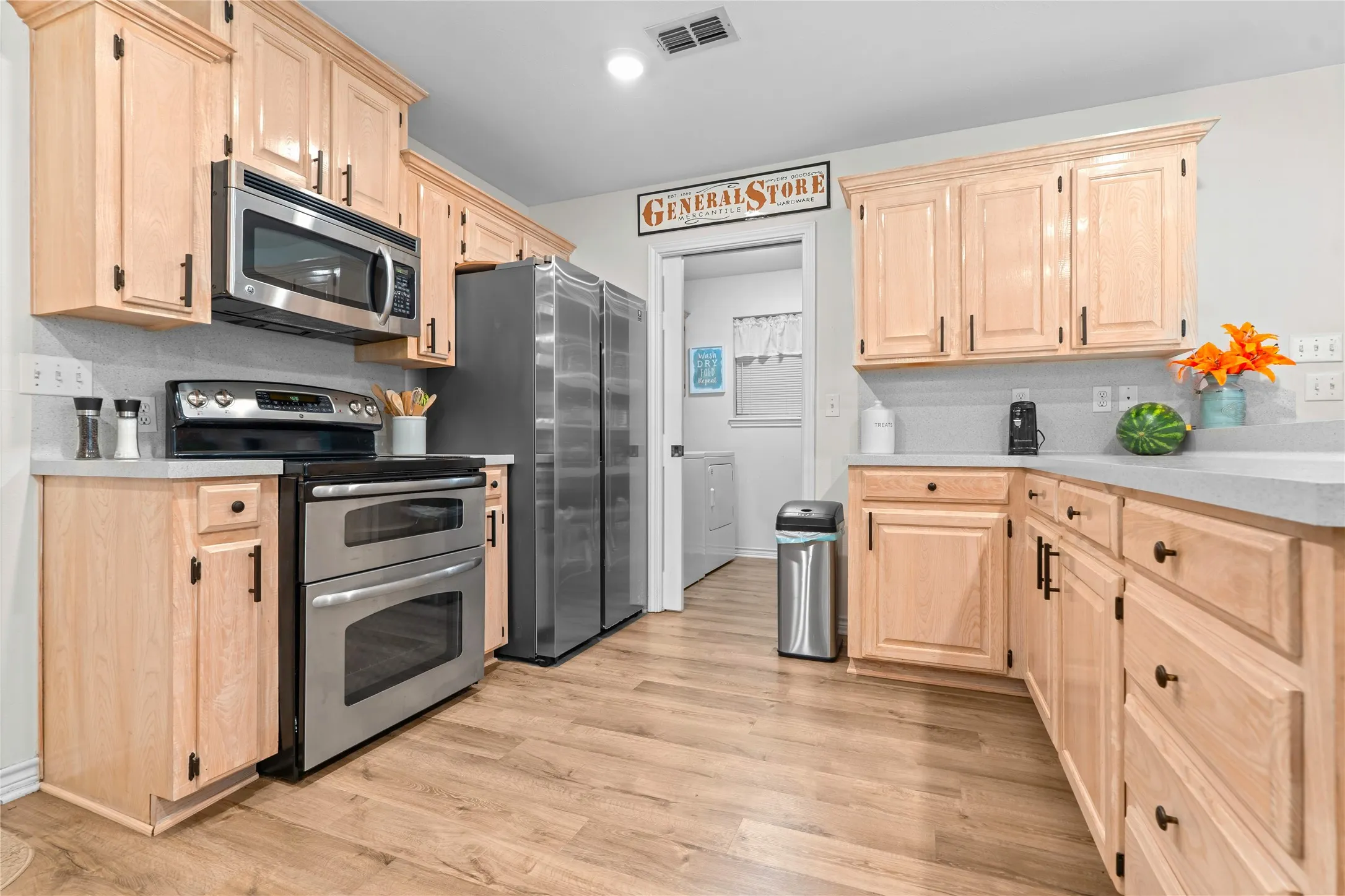 Single Family Residence For Sale in Wood County , 176 Woodside Lane, Holly Lake Ranch, Texas 75765, 2 Bedroom, 2 Bathroom, 2 Garage spaces, 2,184 Sqft, built in 1994, mls#21397146, Real Estate Agent in Holly Lake Ranch, Homes For Sale in Wood county, Homes For Sale in Holly Lake Ranch, Realtor in Holly Lake Ranch Texas, Real Estate Brokerage Independent Realty Texas, Luminita Cordes Realtor