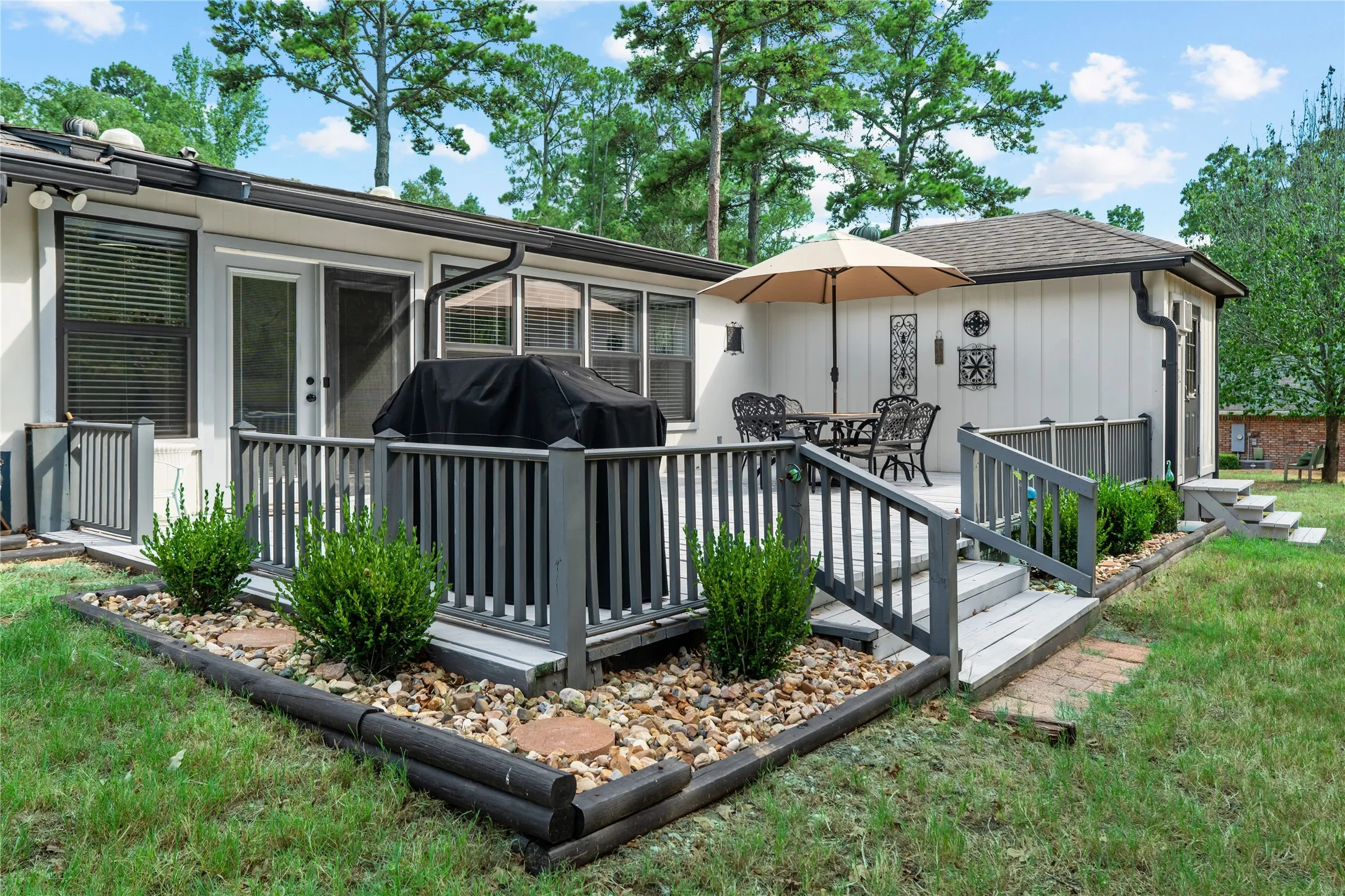 Single Family Residence For Sale in Wood County , 176 Woodside Lane, Holly Lake Ranch, Texas 75765, 2 Bedroom, 2 Bathroom, 2 Garage spaces, 2,184 Sqft, built in 1994, mls#21397146, Real Estate Agent in Holly Lake Ranch, Homes For Sale in Wood county, Homes For Sale in Holly Lake Ranch, Realtor in Holly Lake Ranch Texas, Real Estate Brokerage Independent Realty Texas, Luminita Cordes Realtor
