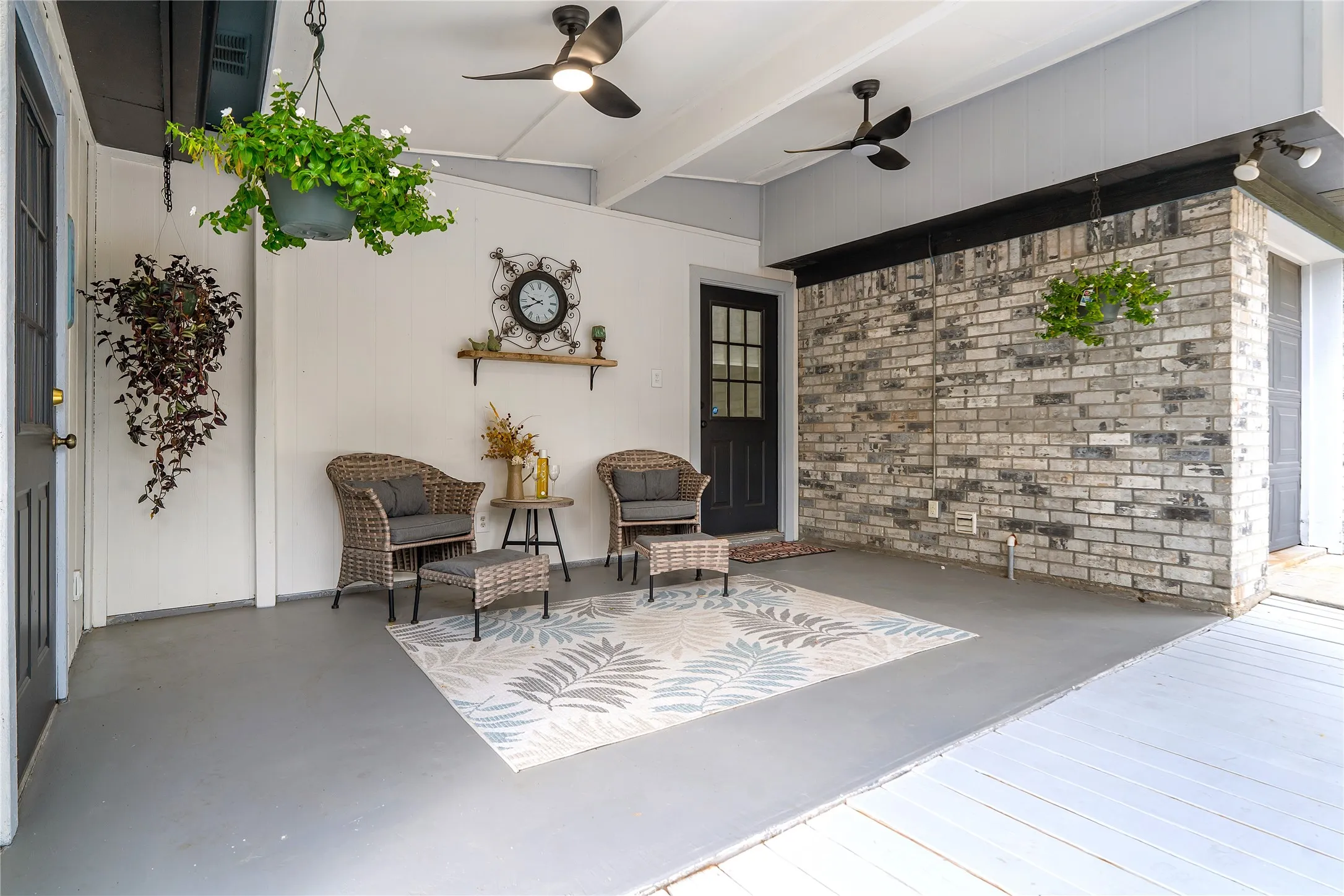 Single Family Residence For Sale in Wood County , 176 Woodside Lane, Holly Lake Ranch, Texas 75765, 2 Bedroom, 2 Bathroom, 2 Garage spaces, 2,184 Sqft, built in 1994, mls#21397146, Real Estate Agent in Holly Lake Ranch, Homes For Sale in Wood county, Homes For Sale in Holly Lake Ranch, Realtor in Holly Lake Ranch Texas, Real Estate Brokerage Independent Realty Texas, Luminita Cordes Realtor