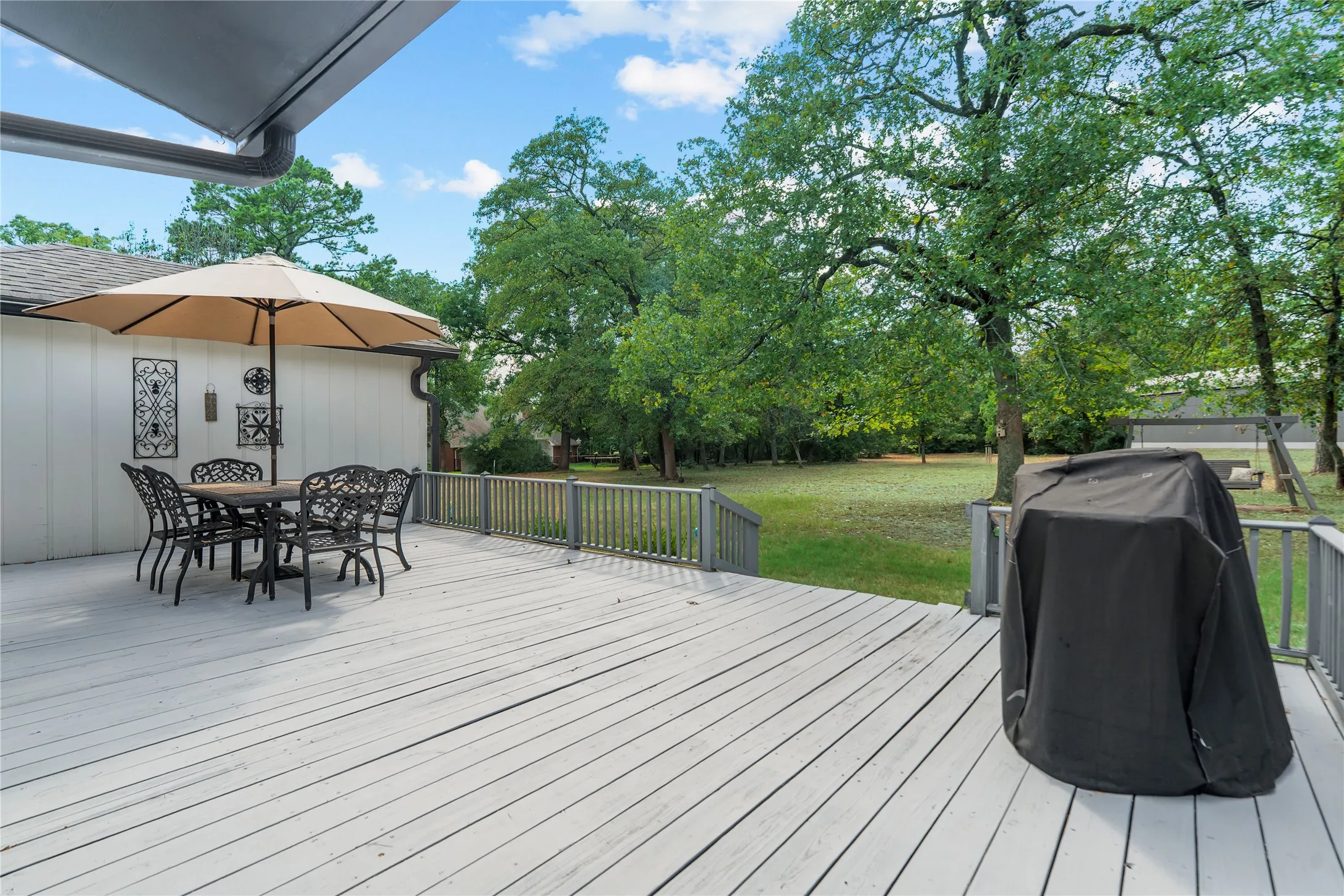 Single Family Residence For Sale in Wood County , 176 Woodside Lane, Holly Lake Ranch, Texas 75765, 2 Bedroom, 2 Bathroom, 2 Garage spaces, 2,184 Sqft, built in 1994, mls#21397146, Real Estate Agent in Holly Lake Ranch, Homes For Sale in Wood county, Homes For Sale in Holly Lake Ranch, Realtor in Holly Lake Ranch Texas, Real Estate Brokerage Independent Realty Texas, Luminita Cordes Realtor