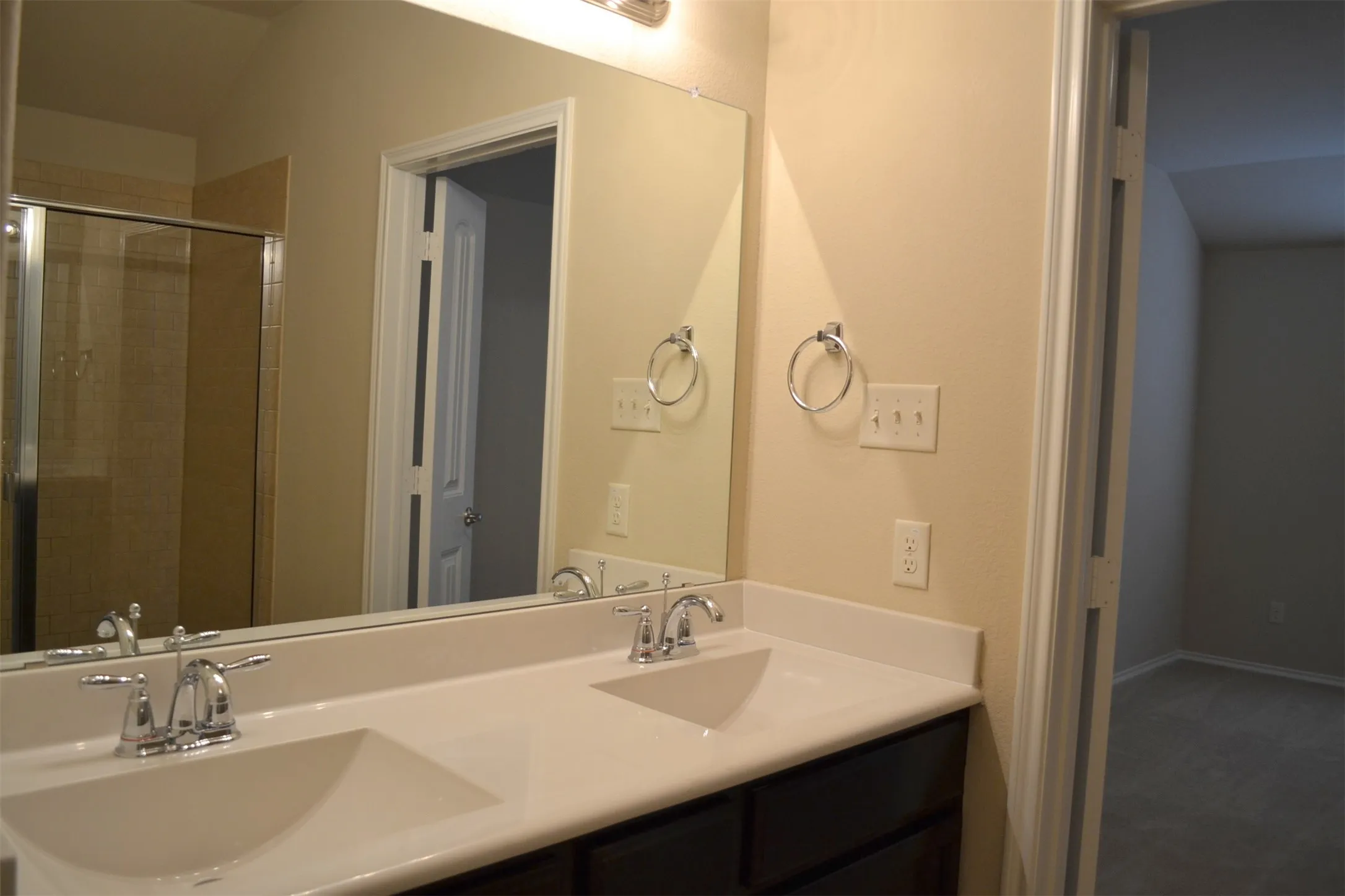 Single Family Residence For Rent in Denton County , 405 Sandy Lane, Little Elm, Texas 75068, 3 Bedroom, 2 Bathroom, 2 Garage spaces, 1,936 Sqft, built in 2014, mls#21397143, Real Estate Agent in Little Elm, Homes For Rent in Denton county, Homes For Rent in Little Elm, Realtor in Little Elm Texas, Real Estate Brokerage Independent Realty Texas, Luminita Cordes Realtor