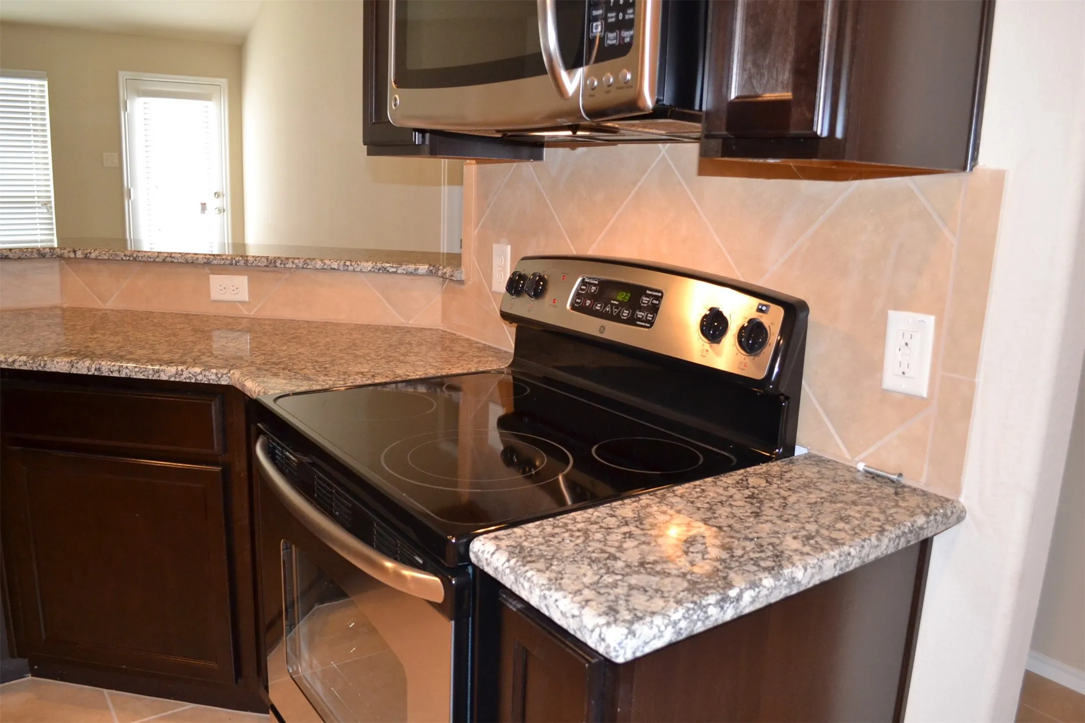 Single Family Residence For Rent in Denton County , 405 Sandy Lane, Little Elm, Texas 75068, 3 Bedroom, 2 Bathroom, 2 Garage spaces, 1,936 Sqft, built in 2014, mls#21397143, Real Estate Agent in Little Elm, Homes For Rent in Denton county, Homes For Rent in Little Elm, Realtor in Little Elm Texas, Real Estate Brokerage Independent Realty Texas, Luminita Cordes Realtor