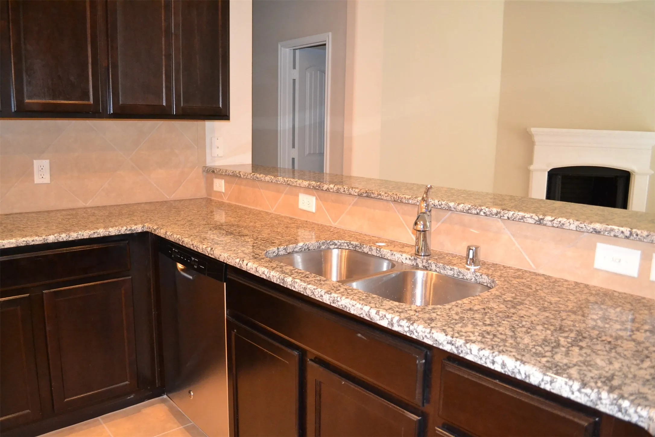Single Family Residence For Rent in Denton County , 405 Sandy Lane, Little Elm, Texas 75068, 3 Bedroom, 2 Bathroom, 2 Garage spaces, 1,936 Sqft, built in 2014, mls#21397143, Real Estate Agent in Little Elm, Homes For Rent in Denton county, Homes For Rent in Little Elm, Realtor in Little Elm Texas, Real Estate Brokerage Independent Realty Texas, Luminita Cordes Realtor