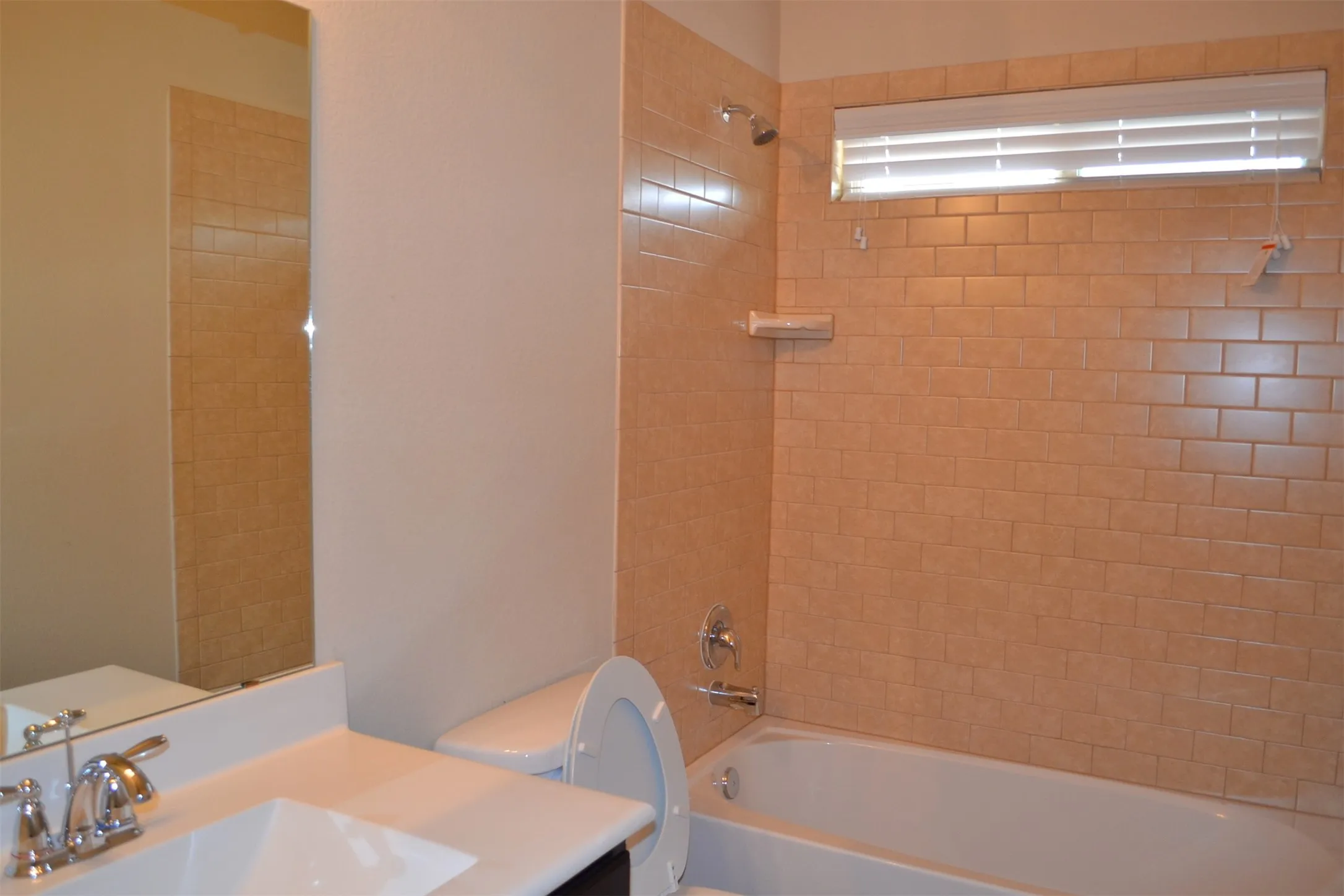Single Family Residence For Rent in Denton County , 405 Sandy Lane, Little Elm, Texas 75068, 3 Bedroom, 2 Bathroom, 2 Garage spaces, 1,936 Sqft, built in 2014, mls#21397143, Real Estate Agent in Little Elm, Homes For Rent in Denton county, Homes For Rent in Little Elm, Realtor in Little Elm Texas, Real Estate Brokerage Independent Realty Texas, Luminita Cordes Realtor
