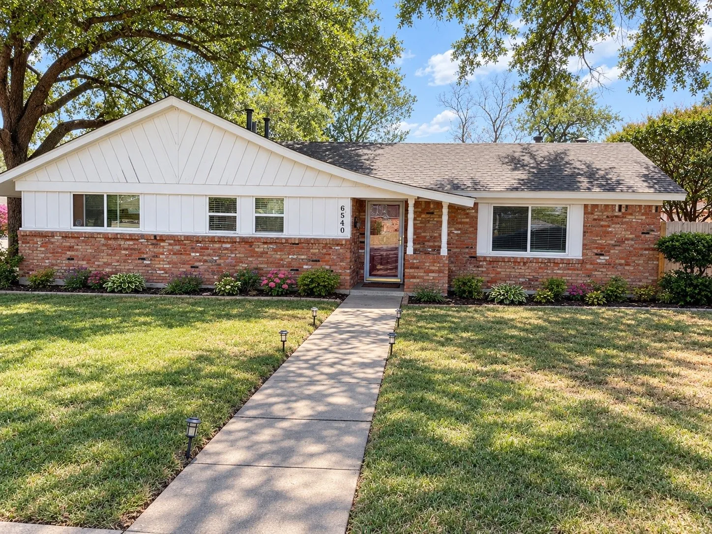 Single Family Residence For Sale in Tarrant County , 6540 Briley Drive, North Richland Hills, Texas 76180, 3 Bedroom, 2 Bathroom, 2 Garage spaces, 1,736 Sqft, built in 1961, mls#21392699, Real Estate Agent in North Richland Hills, Homes For Sale in Tarrant county, Homes For Sale in North Richland Hills, Realtor in North Richland Hills Texas, Real Estate Brokerage Independent Realty Texas, Luminita Cordes Realtor