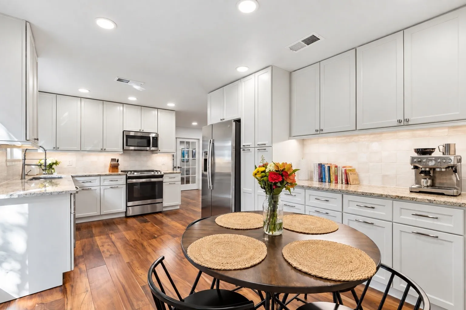 Single Family Residence For Sale in Collin County , 412 Ridgewood Drive, Richardson, Texas 75080, 4 Bedroom, 3 Bathroom, Garage spaces, 2,813 Sqft, built in 1968, mls#21394611, Real Estate Agent in Richardson, Homes For Sale in Collin county, Homes For Sale in Richardson, Realtor in Richardson Texas, Real Estate Brokerage Independent Realty Texas, Luminita Cordes Realtor