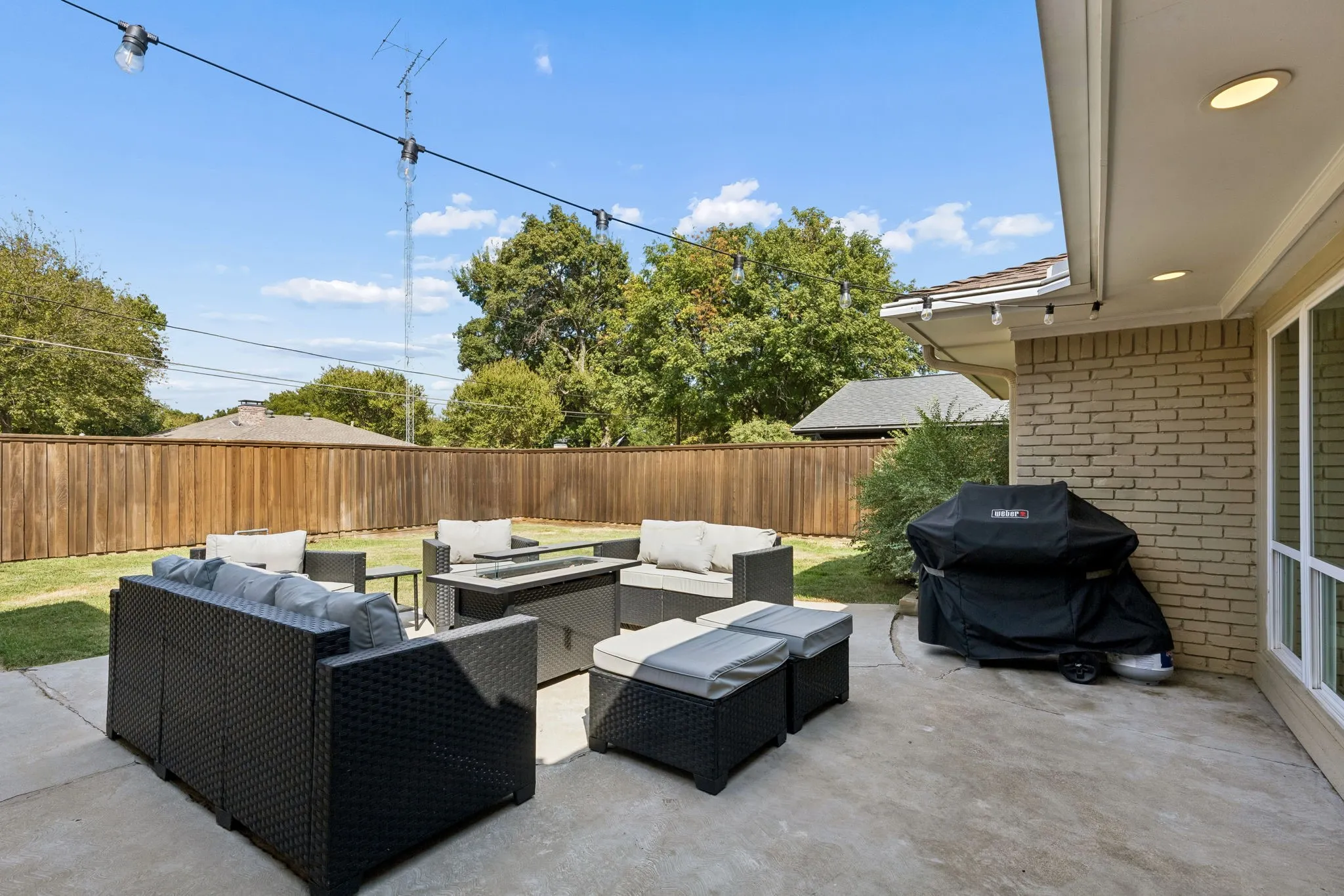 Single Family Residence For Sale in Collin County , 412 Ridgewood Drive, Richardson, Texas 75080, 4 Bedroom, 3 Bathroom, Garage spaces, 2,813 Sqft, built in 1968, mls#21394611, Real Estate Agent in Richardson, Homes For Sale in Collin county, Homes For Sale in Richardson, Realtor in Richardson Texas, Real Estate Brokerage Independent Realty Texas, Luminita Cordes Realtor