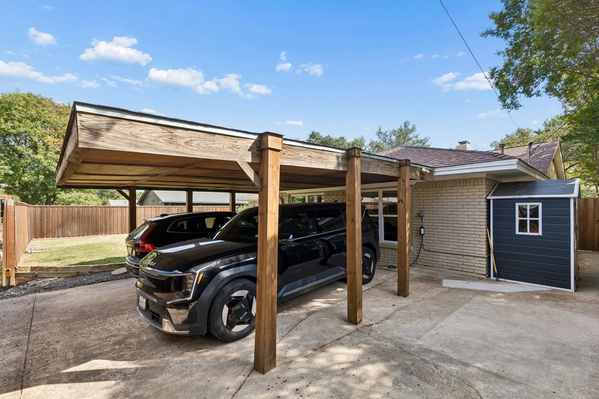 Single Family Residence For Sale in Collin County , 412 Ridgewood Drive, Richardson, Texas 75080, 4 Bedroom, 3 Bathroom, Garage spaces, 2,813 Sqft, built in 1968, mls#21394611, Real Estate Agent in Richardson, Homes For Sale in Collin county, Homes For Sale in Richardson, Realtor in Richardson Texas, Real Estate Brokerage Independent Realty Texas, Luminita Cordes Realtor