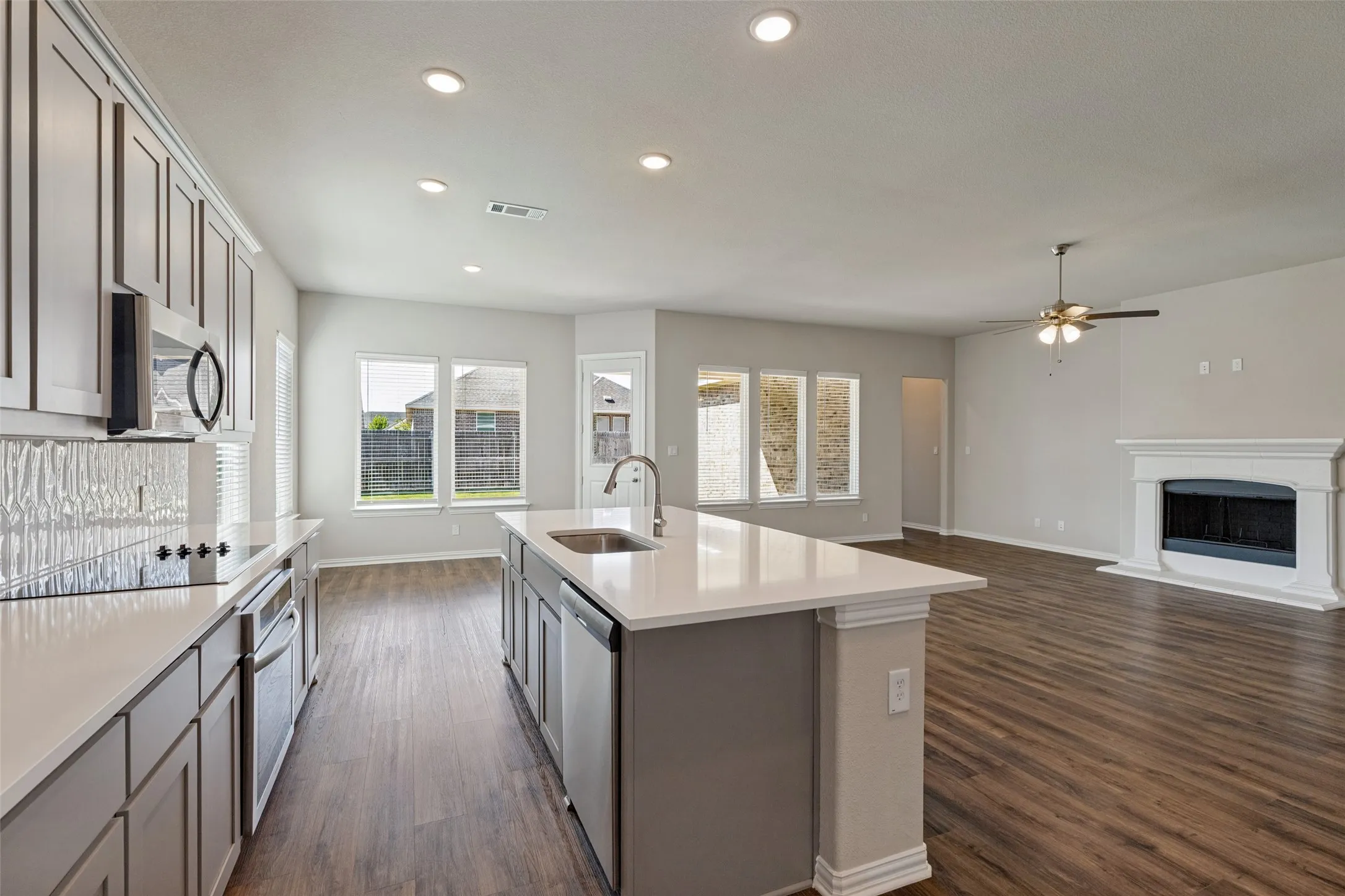 Single Family Residence For Sale in Collin County , 3321 Bent Creek Drive, Anna, Texas 75409, 4 Bedroom, 3 Bathroom, 2 Garage spaces, 2,499 Sqft, built in 2023, mls#21396728, Real Estate Agent in Anna, Homes For Sale in Collin county, Homes For Sale in Anna, Realtor in Anna Texas, Real Estate Brokerage Independent Realty Texas, Luminita Cordes Realtor