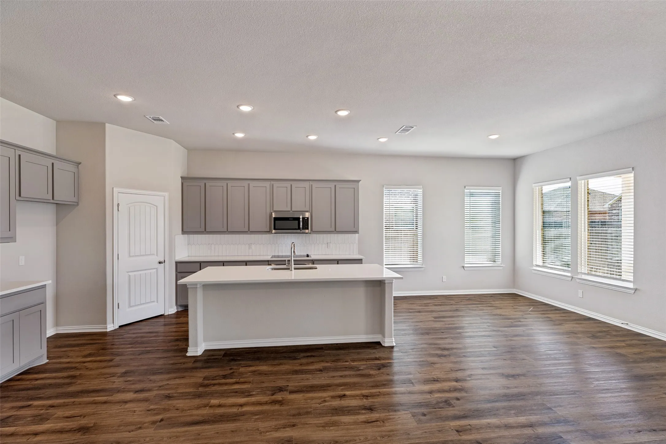 Single Family Residence For Sale in Collin County , 3321 Bent Creek Drive, Anna, Texas 75409, 4 Bedroom, 3 Bathroom, 2 Garage spaces, 2,499 Sqft, built in 2023, mls#21396728, Real Estate Agent in Anna, Homes For Sale in Collin county, Homes For Sale in Anna, Realtor in Anna Texas, Real Estate Brokerage Independent Realty Texas, Luminita Cordes Realtor