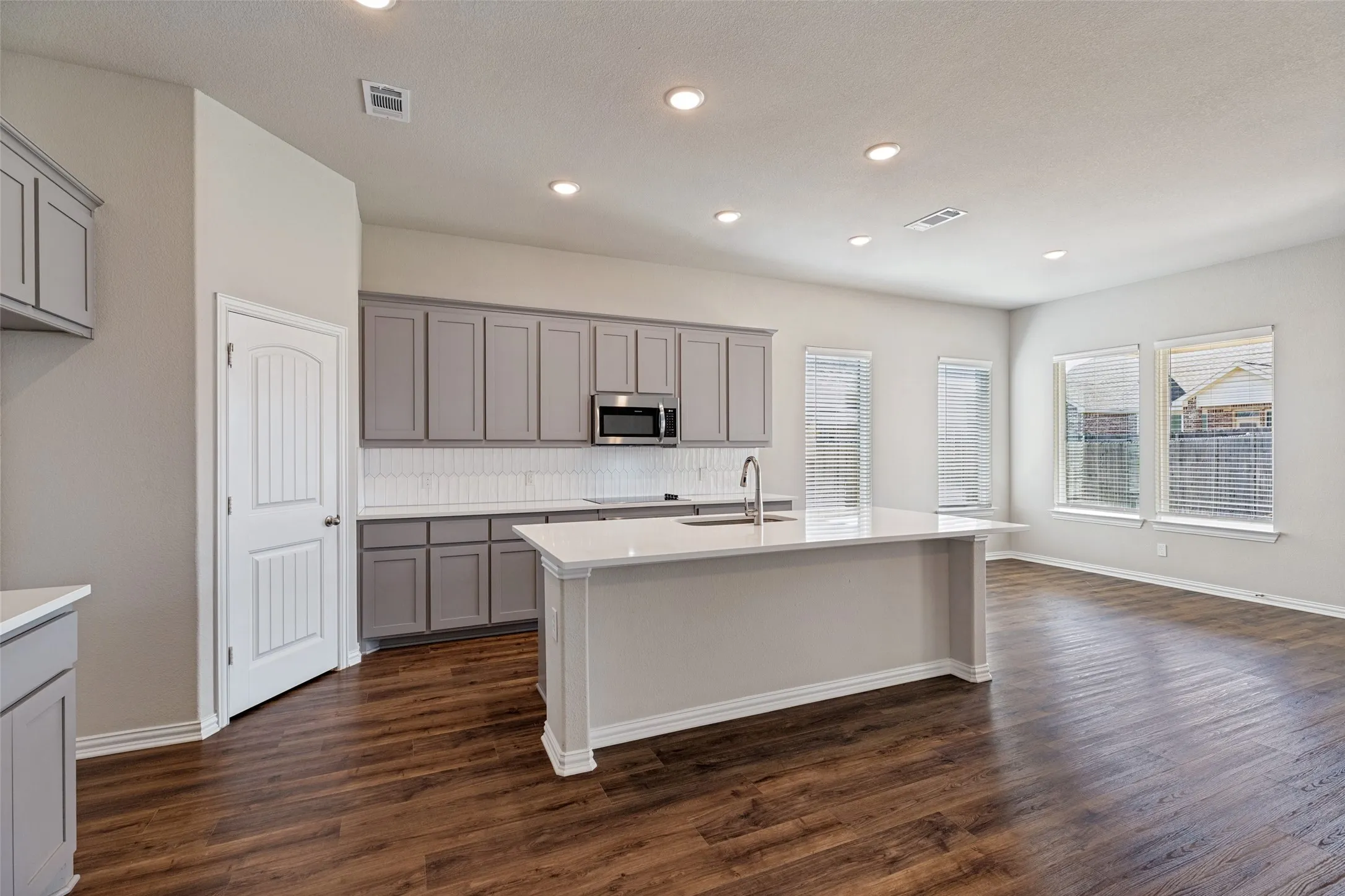 Single Family Residence For Sale in Collin County , 3321 Bent Creek Drive, Anna, Texas 75409, 4 Bedroom, 3 Bathroom, 2 Garage spaces, 2,499 Sqft, built in 2023, mls#21396728, Real Estate Agent in Anna, Homes For Sale in Collin county, Homes For Sale in Anna, Realtor in Anna Texas, Real Estate Brokerage Independent Realty Texas, Luminita Cordes Realtor