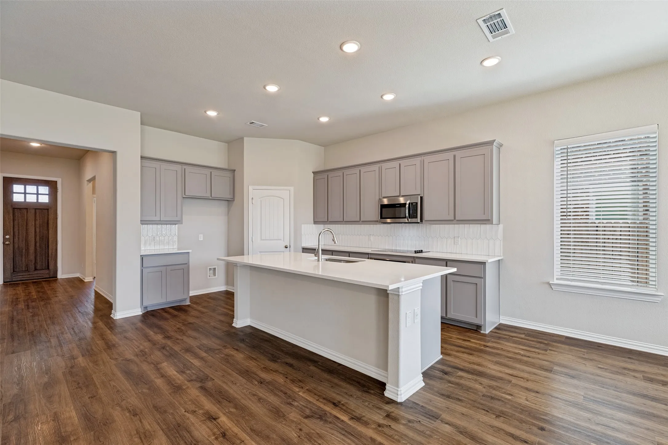 Single Family Residence For Sale in Collin County , 3321 Bent Creek Drive, Anna, Texas 75409, 4 Bedroom, 3 Bathroom, 2 Garage spaces, 2,499 Sqft, built in 2023, mls#21396728, Real Estate Agent in Anna, Homes For Sale in Collin county, Homes For Sale in Anna, Realtor in Anna Texas, Real Estate Brokerage Independent Realty Texas, Luminita Cordes Realtor
