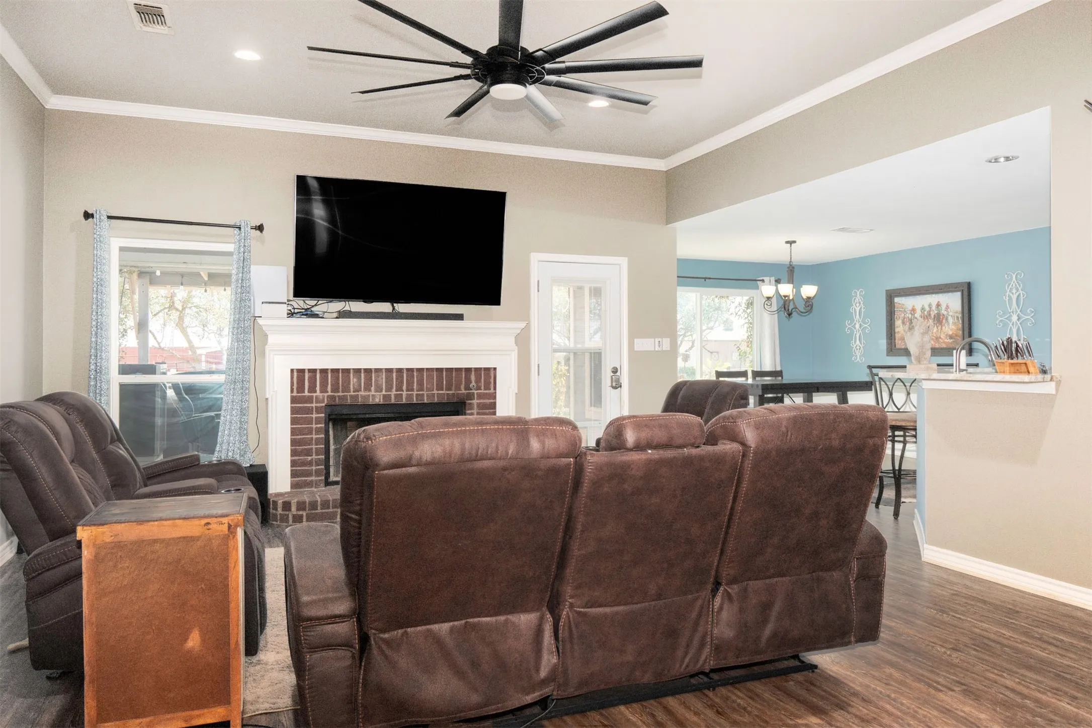 Single Family Residence For Sale in Denton County , 621 Old Stoney Court, Ponder, Texas 76259, 4 Bedroom, 2 Bathroom, 2 Garage spaces, 2,036 Sqft, built in 2001, mls#21392450, Real Estate Agent in Ponder, Homes For Sale in Denton county, Homes For Sale in Ponder, Realtor in Ponder Texas, Real Estate Brokerage Independent Realty Texas, Luminita Cordes Realtor