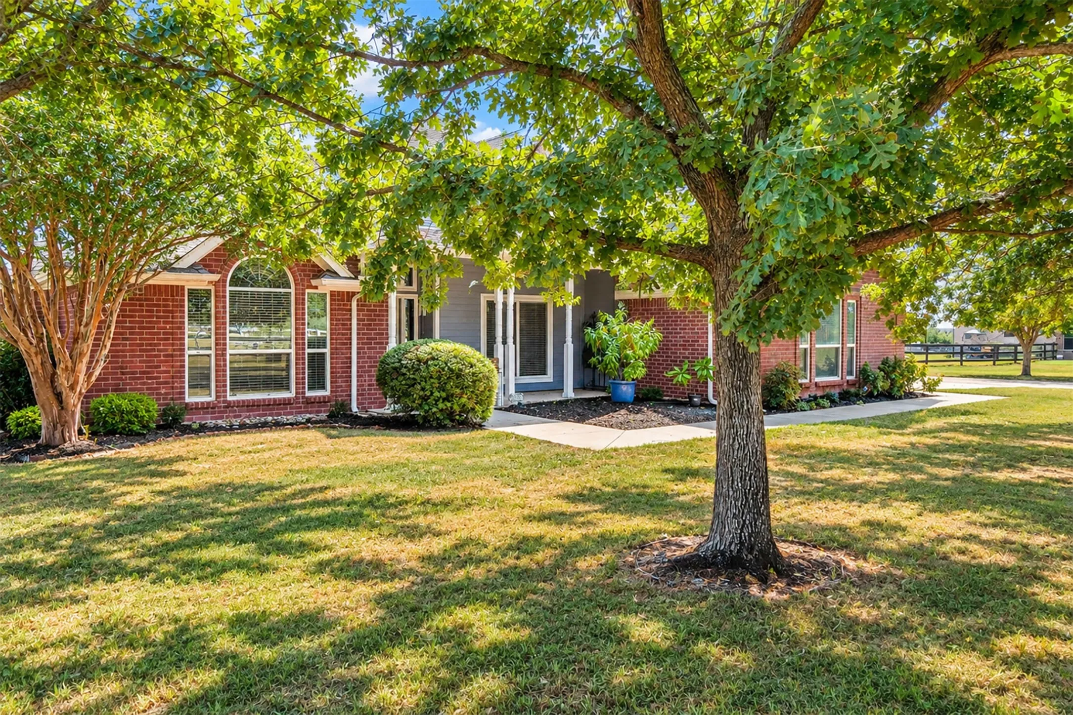 Single Family Residence For Sale in Denton County , 621 Old Stoney Court, Ponder, Texas 76259, 4 Bedroom, 2 Bathroom, 2 Garage spaces, 2,036 Sqft, built in 2001, mls#21392450, Real Estate Agent in Ponder, Homes For Sale in Denton county, Homes For Sale in Ponder, Realtor in Ponder Texas, Real Estate Brokerage Independent Realty Texas, Luminita Cordes Realtor