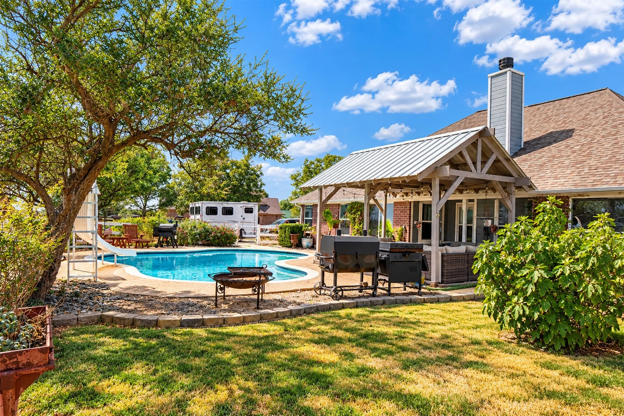 Single Family Residence For Sale in Denton County , 621 Old Stoney Court, Ponder, Texas 76259, 4 Bedroom, 2 Bathroom, 2 Garage spaces, 2,036 Sqft, built in 2001, mls#21392450, Real Estate Agent in Ponder, Homes For Sale in Denton county, Homes For Sale in Ponder, Realtor in Ponder Texas, Real Estate Brokerage Independent Realty Texas, Luminita Cordes Realtor