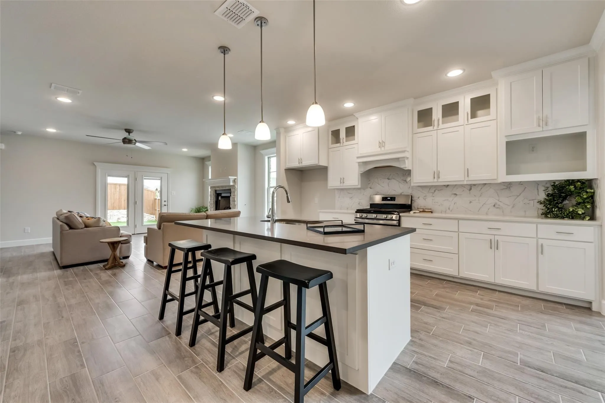 Single Family Residence For Rent in Collin County , 373 Braves Way, Lavon, Texas 75166, 5 Bedroom, 3 Bathroom, 2 Garage spaces, 2,790 Sqft, built in 2022, mls#21397160, Real Estate Agent in Lavon, Homes For Rent in Collin county, Homes For Rent in Lavon, Realtor in Lavon Texas, Real Estate Brokerage Independent Realty Texas, Luminita Cordes Realtor