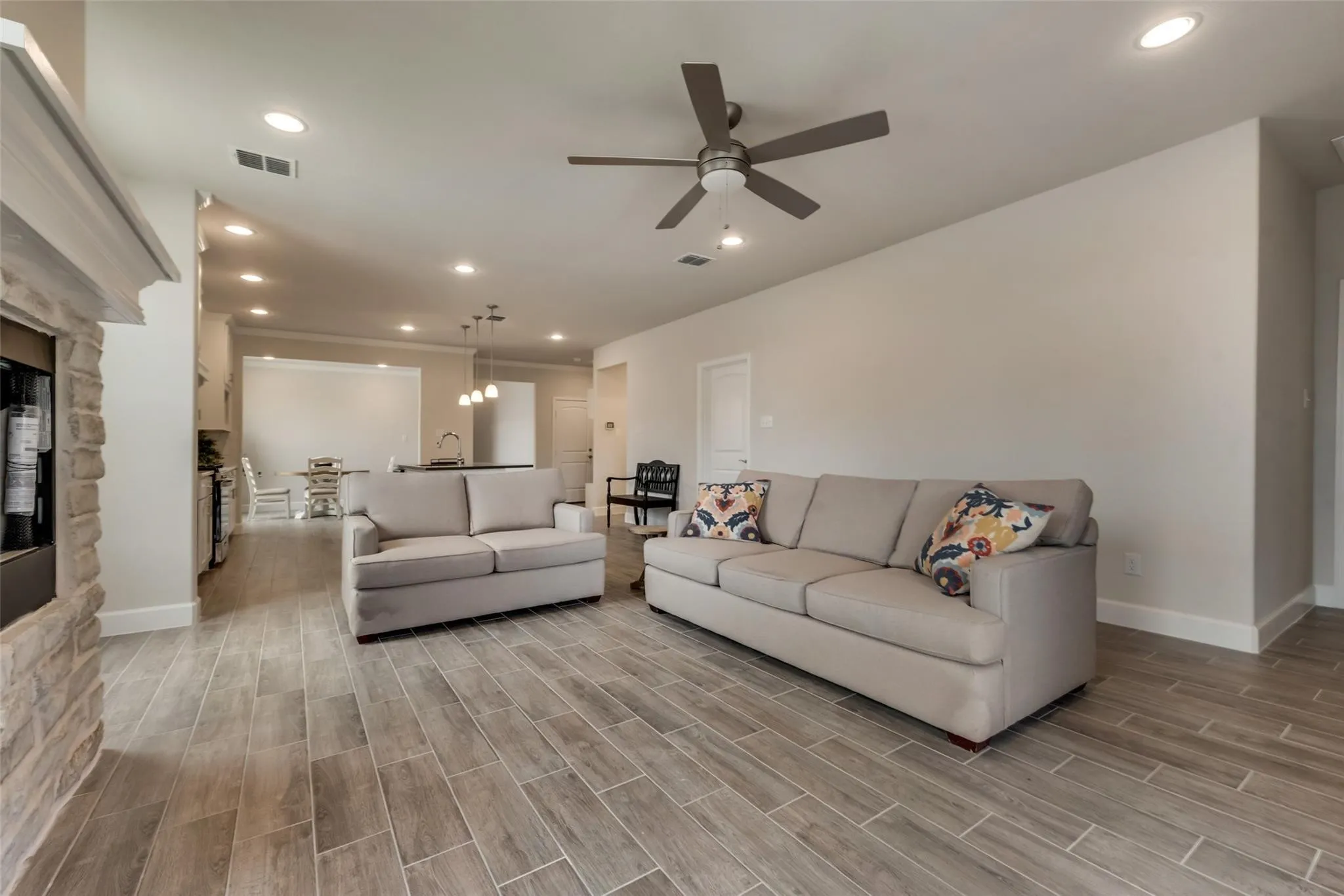 Single Family Residence For Rent in Collin County , 373 Braves Way, Lavon, Texas 75166, 5 Bedroom, 3 Bathroom, 2 Garage spaces, 2,790 Sqft, built in 2022, mls#21397160, Real Estate Agent in Lavon, Homes For Rent in Collin county, Homes For Rent in Lavon, Realtor in Lavon Texas, Real Estate Brokerage Independent Realty Texas, Luminita Cordes Realtor