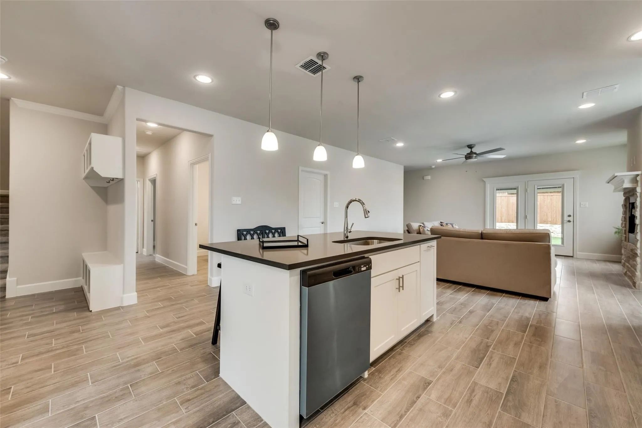Single Family Residence For Rent in Collin County , 373 Braves Way, Lavon, Texas 75166, 5 Bedroom, 3 Bathroom, 2 Garage spaces, 2,790 Sqft, built in 2022, mls#21397160, Real Estate Agent in Lavon, Homes For Rent in Collin county, Homes For Rent in Lavon, Realtor in Lavon Texas, Real Estate Brokerage Independent Realty Texas, Luminita Cordes Realtor