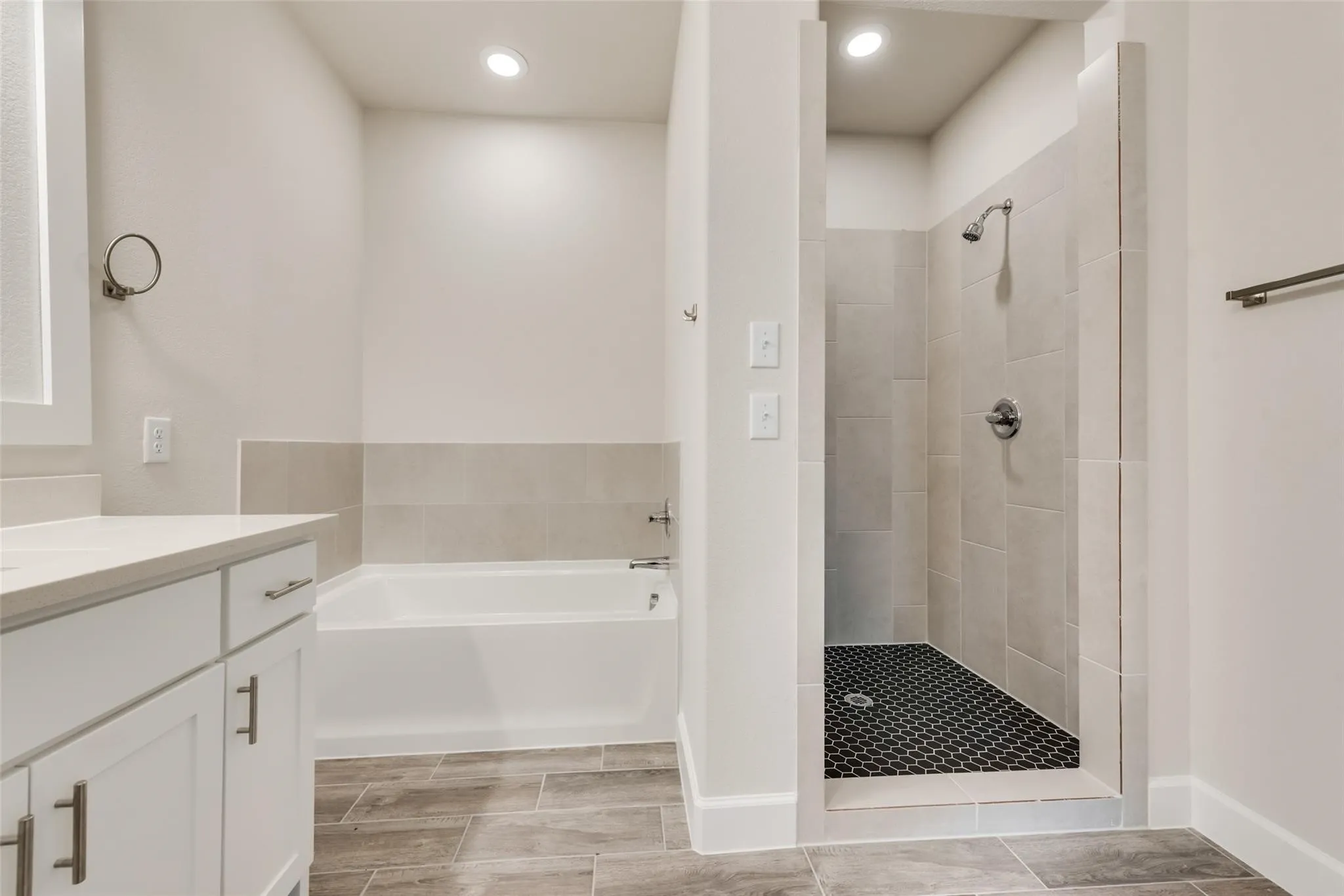 Single Family Residence For Rent in Collin County , 373 Braves Way, Lavon, Texas 75166, 5 Bedroom, 3 Bathroom, 2 Garage spaces, 2,790 Sqft, built in 2022, mls#21397160, Real Estate Agent in Lavon, Homes For Rent in Collin county, Homes For Rent in Lavon, Realtor in Lavon Texas, Real Estate Brokerage Independent Realty Texas, Luminita Cordes Realtor