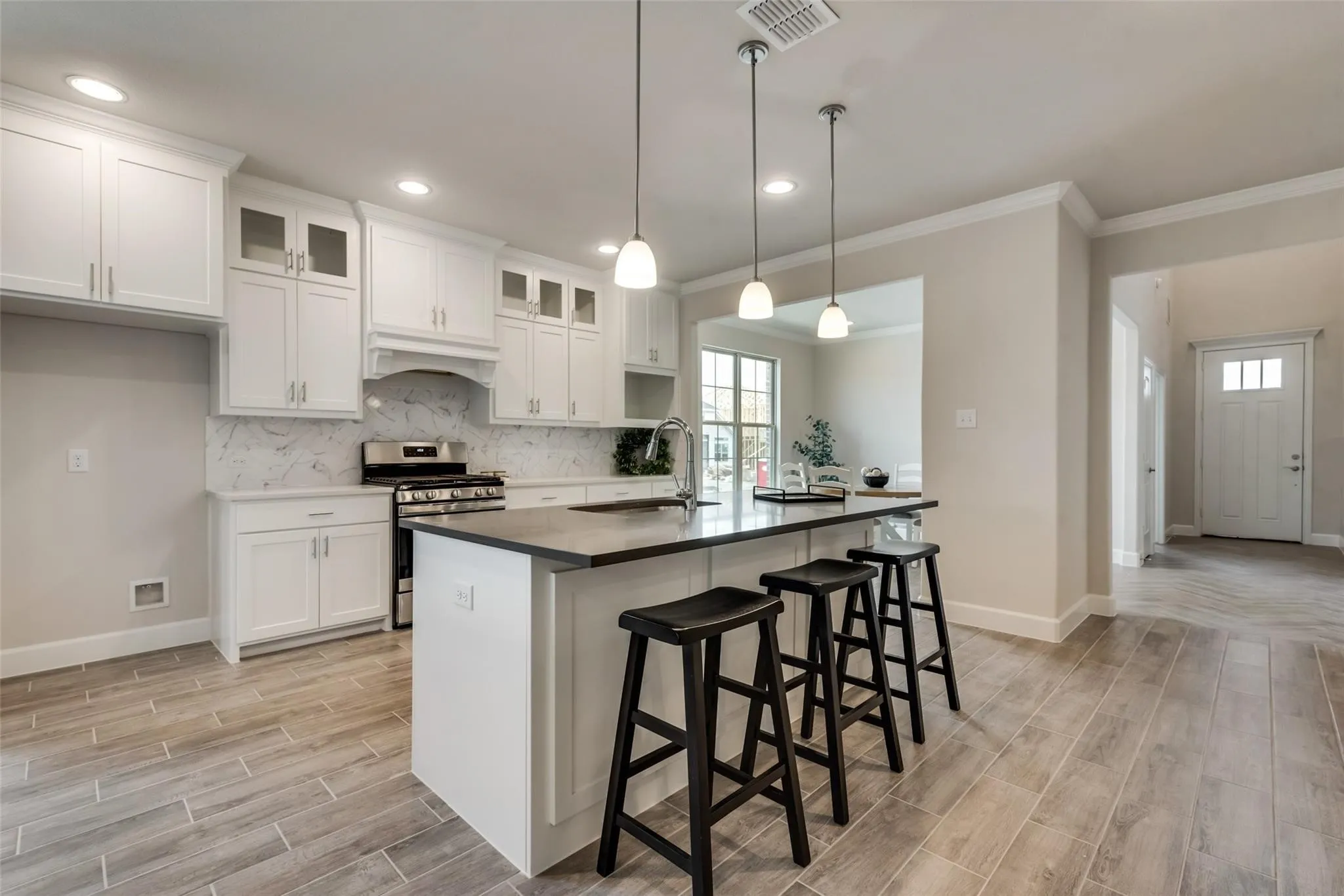 Single Family Residence For Rent in Collin County , 373 Braves Way, Lavon, Texas 75166, 5 Bedroom, 3 Bathroom, 2 Garage spaces, 2,790 Sqft, built in 2022, mls#21397160, Real Estate Agent in Lavon, Homes For Rent in Collin county, Homes For Rent in Lavon, Realtor in Lavon Texas, Real Estate Brokerage Independent Realty Texas, Luminita Cordes Realtor