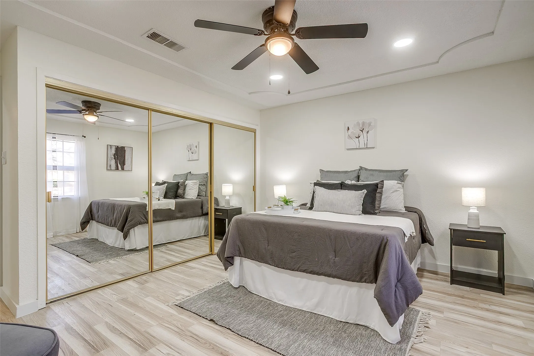 Single Family Residence For Sale in Tarrant County , 2421 Meadow View, Bedford, Texas 76021, 5 Bedroom, 3 Bathroom, 2 Garage spaces, 2,166 Sqft, built in 1979, mls#21397168, Real Estate Agent in Bedford, Homes For Sale in Tarrant county, Homes For Sale in Bedford, Realtor in Bedford Texas, Real Estate Brokerage Independent Realty Texas, Luminita Cordes Realtor