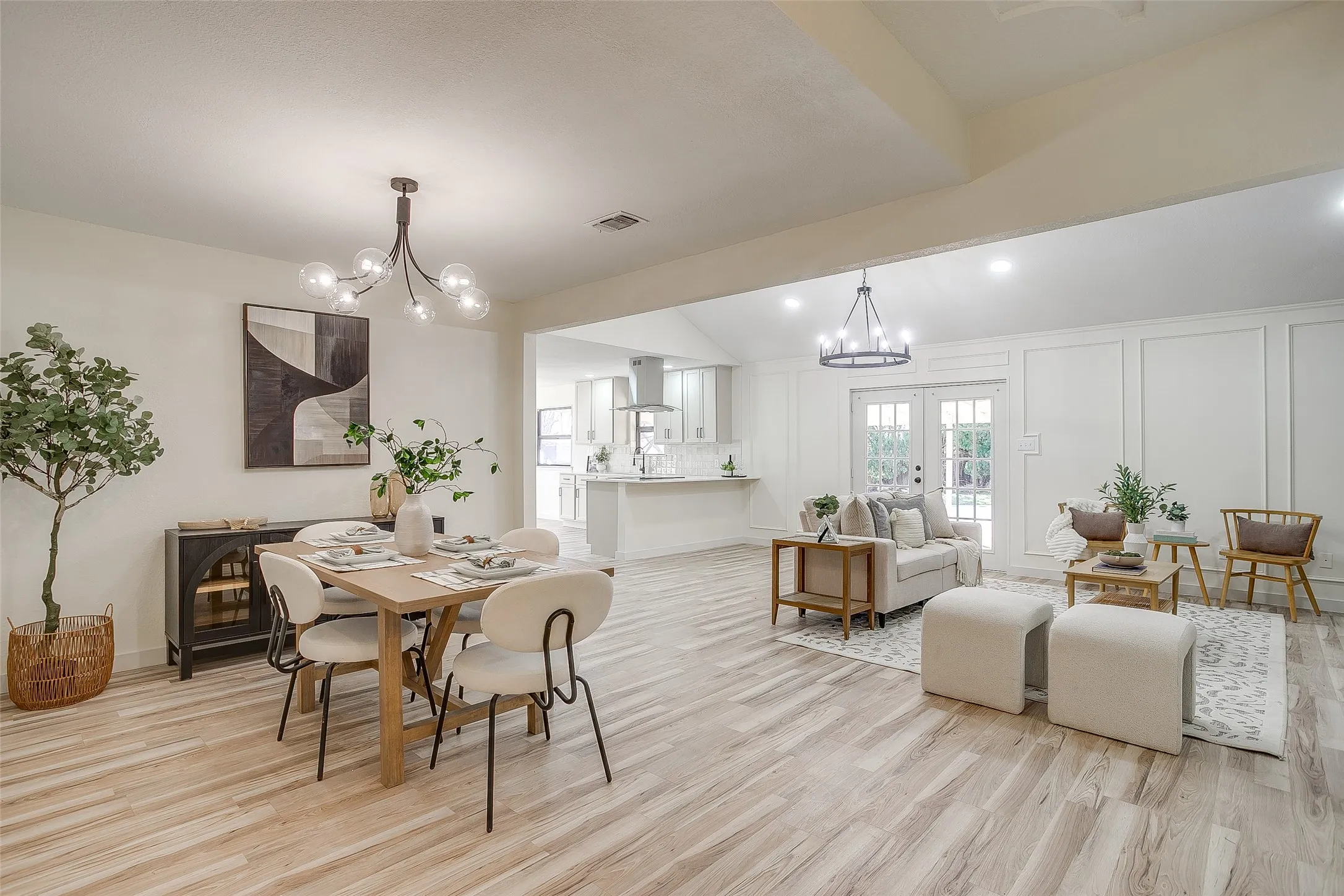 Single Family Residence For Sale in Tarrant County , 2421 Meadow View, Bedford, Texas 76021, 5 Bedroom, 3 Bathroom, 2 Garage spaces, 2,166 Sqft, built in 1979, mls#21397168, Real Estate Agent in Bedford, Homes For Sale in Tarrant county, Homes For Sale in Bedford, Realtor in Bedford Texas, Real Estate Brokerage Independent Realty Texas, Luminita Cordes Realtor