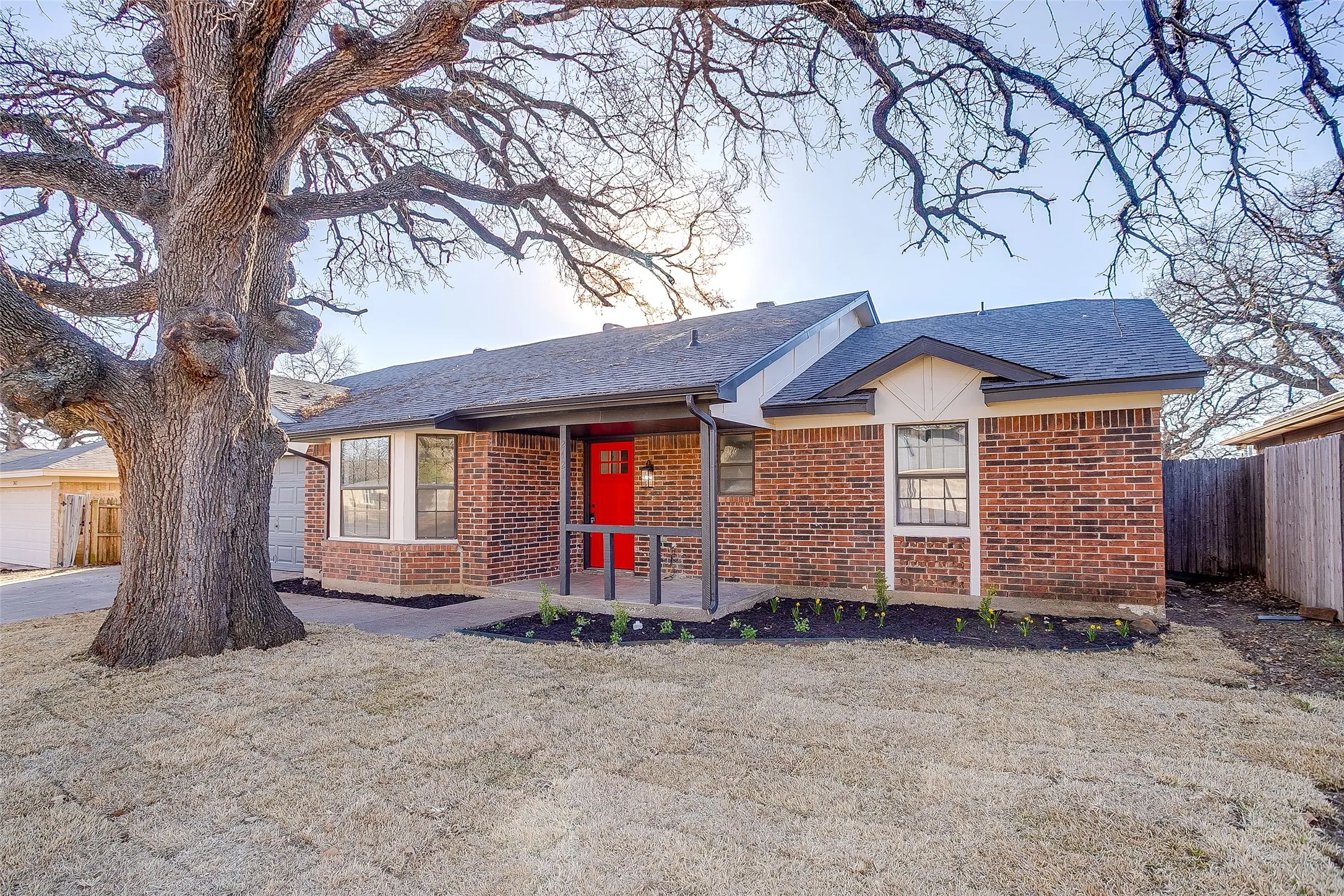 Single Family Residence For Sale in Tarrant County , 2421 Meadow View, Bedford, Texas 76021, 5 Bedroom, 3 Bathroom, 2 Garage spaces, 2,166 Sqft, built in 1979, mls#21397168, Real Estate Agent in Bedford, Homes For Sale in Tarrant county, Homes For Sale in Bedford, Realtor in Bedford Texas, Real Estate Brokerage Independent Realty Texas, Luminita Cordes Realtor