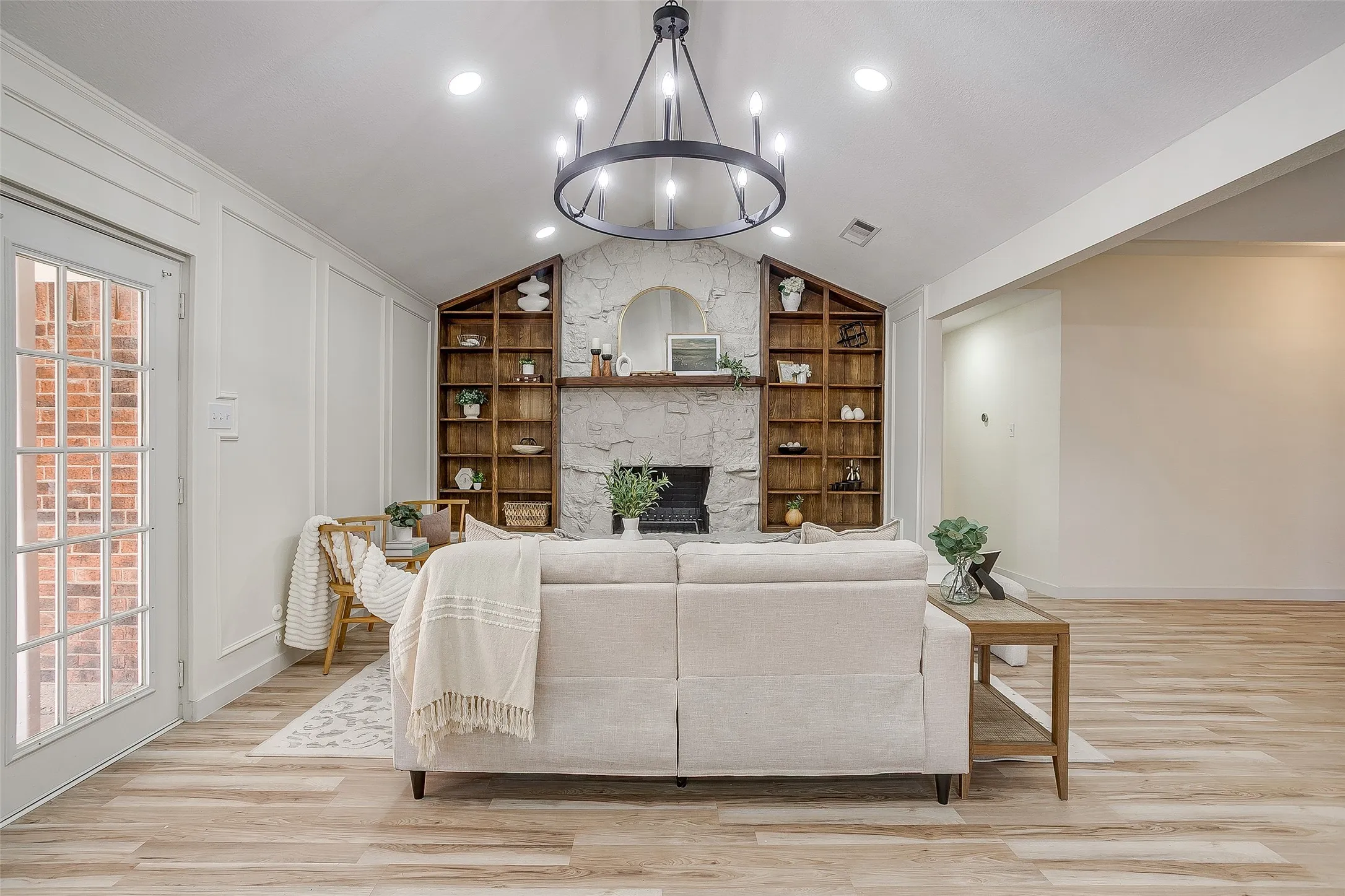 Single Family Residence For Sale in Tarrant County , 2421 Meadow View, Bedford, Texas 76021, 5 Bedroom, 3 Bathroom, 2 Garage spaces, 2,166 Sqft, built in 1979, mls#21397168, Real Estate Agent in Bedford, Homes For Sale in Tarrant county, Homes For Sale in Bedford, Realtor in Bedford Texas, Real Estate Brokerage Independent Realty Texas, Luminita Cordes Realtor