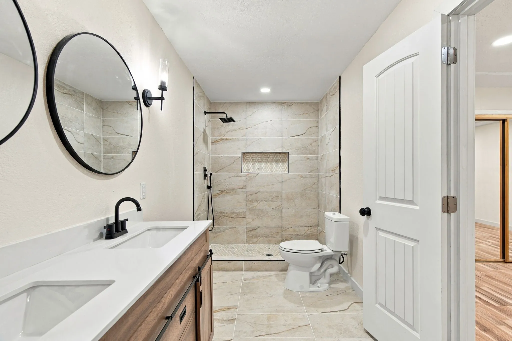 Single Family Residence For Sale in Tarrant County , 2421 Meadow View, Bedford, Texas 76021, 5 Bedroom, 3 Bathroom, 2 Garage spaces, 2,166 Sqft, built in 1979, mls#21397168, Real Estate Agent in Bedford, Homes For Sale in Tarrant county, Homes For Sale in Bedford, Realtor in Bedford Texas, Real Estate Brokerage Independent Realty Texas, Luminita Cordes Realtor