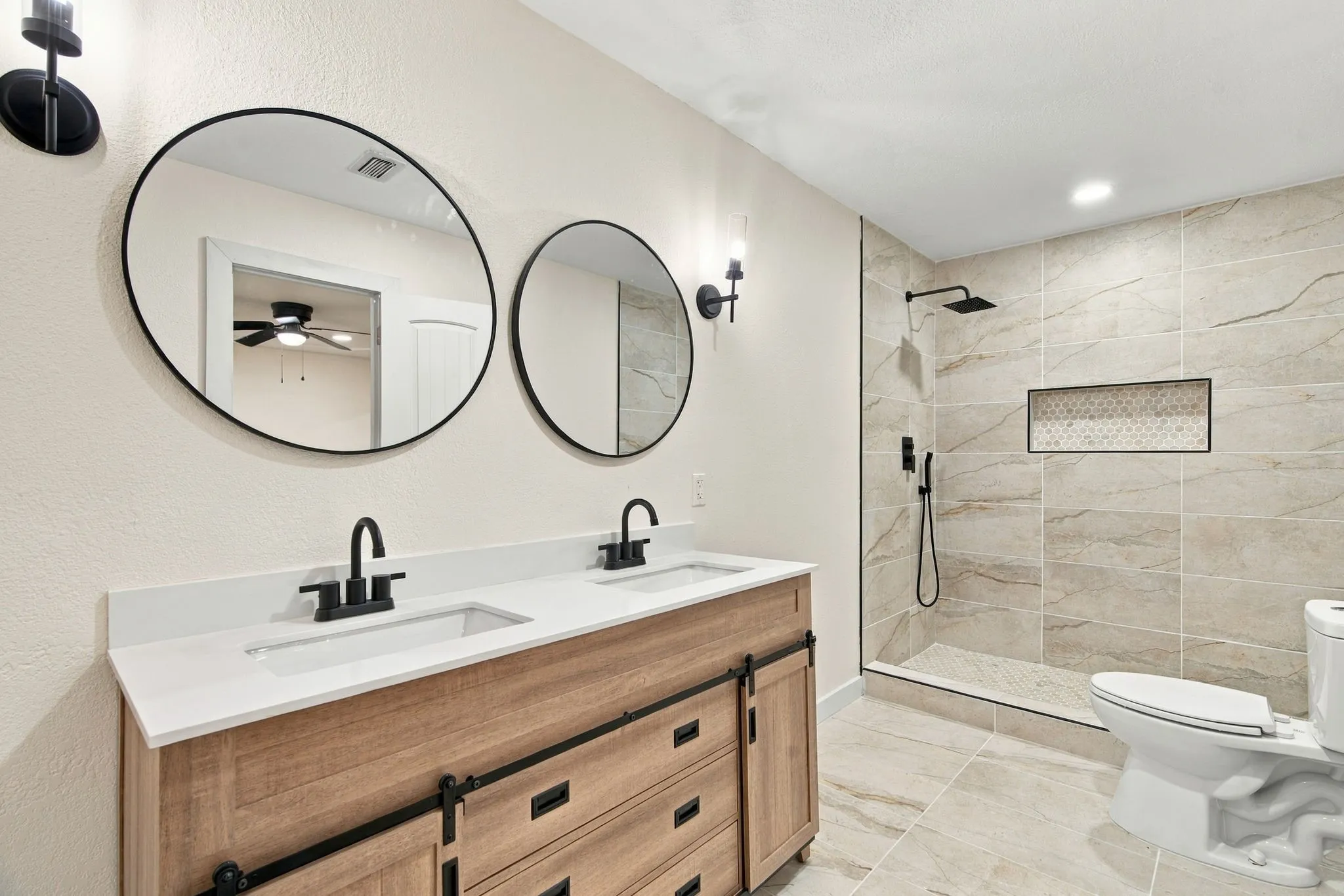 Single Family Residence For Sale in Tarrant County , 2421 Meadow View, Bedford, Texas 76021, 5 Bedroom, 3 Bathroom, 2 Garage spaces, 2,166 Sqft, built in 1979, mls#21397168, Real Estate Agent in Bedford, Homes For Sale in Tarrant county, Homes For Sale in Bedford, Realtor in Bedford Texas, Real Estate Brokerage Independent Realty Texas, Luminita Cordes Realtor