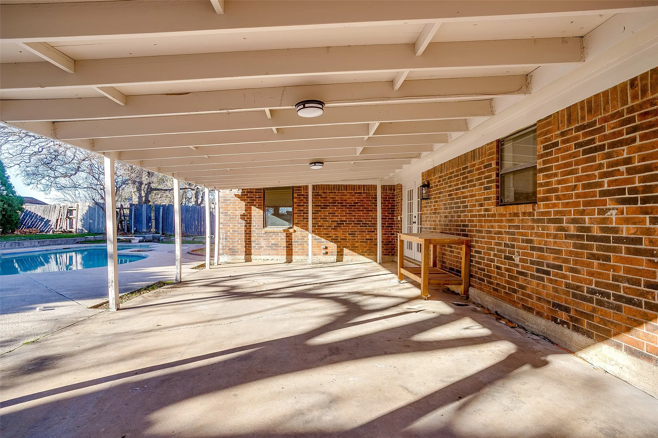 Single Family Residence For Sale in Tarrant County , 2421 Meadow View, Bedford, Texas 76021, 5 Bedroom, 3 Bathroom, 2 Garage spaces, 2,166 Sqft, built in 1979, mls#21397168, Real Estate Agent in Bedford, Homes For Sale in Tarrant county, Homes For Sale in Bedford, Realtor in Bedford Texas, Real Estate Brokerage Independent Realty Texas, Luminita Cordes Realtor