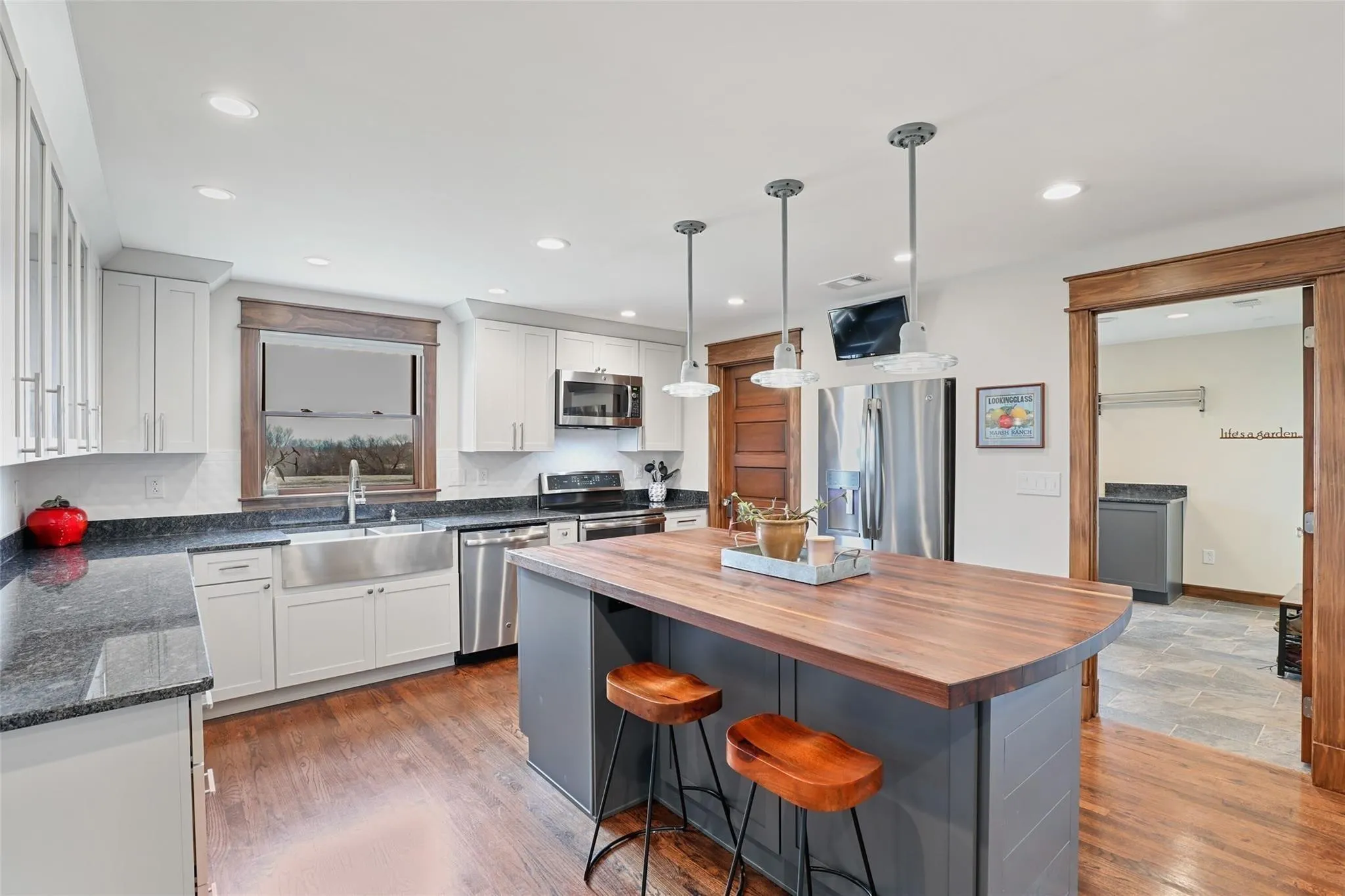 Farm For Sale in Grayson County , 2196 Bledsoe Road, Gunter, Texas 75058, 2 Bedroom, 3 Bathroom, Garage spaces, 1,745 Sqft, built in 1945, mls#21386281, Real Estate Agent in Gunter, Homes For Sale in Grayson county, Homes For Sale in Gunter, Realtor in Gunter Texas, Real Estate Brokerage Independent Realty Texas, Luminita Cordes Realtor