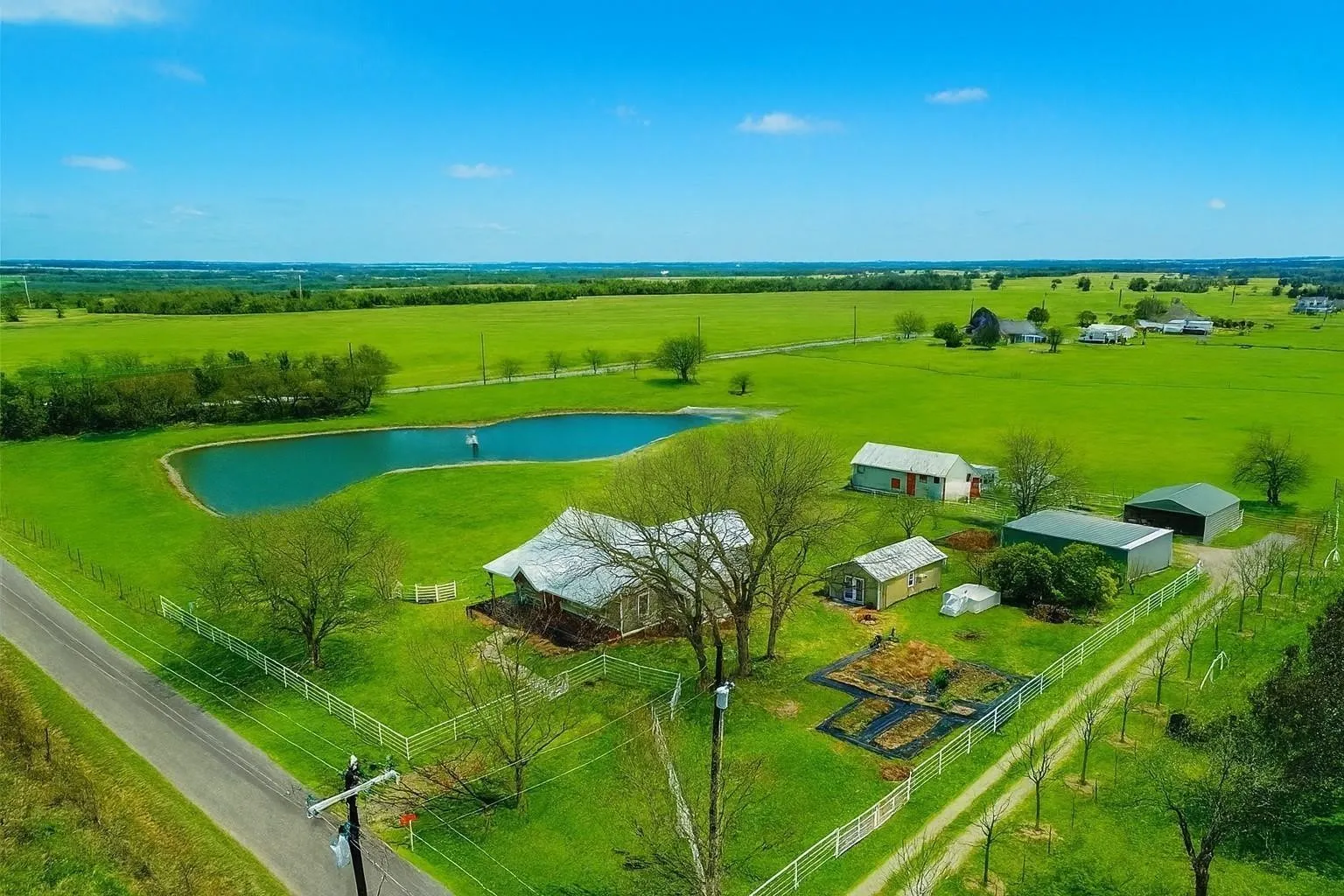 Farm For Sale in Grayson County , 2196 Bledsoe Road, Gunter, Texas 75058, 2 Bedroom, 3 Bathroom, Garage spaces, 1,745 Sqft, built in 1945, mls#21386281, Real Estate Agent in Gunter, Homes For Sale in Grayson county, Homes For Sale in Gunter, Realtor in Gunter Texas, Real Estate Brokerage Independent Realty Texas, Luminita Cordes Realtor