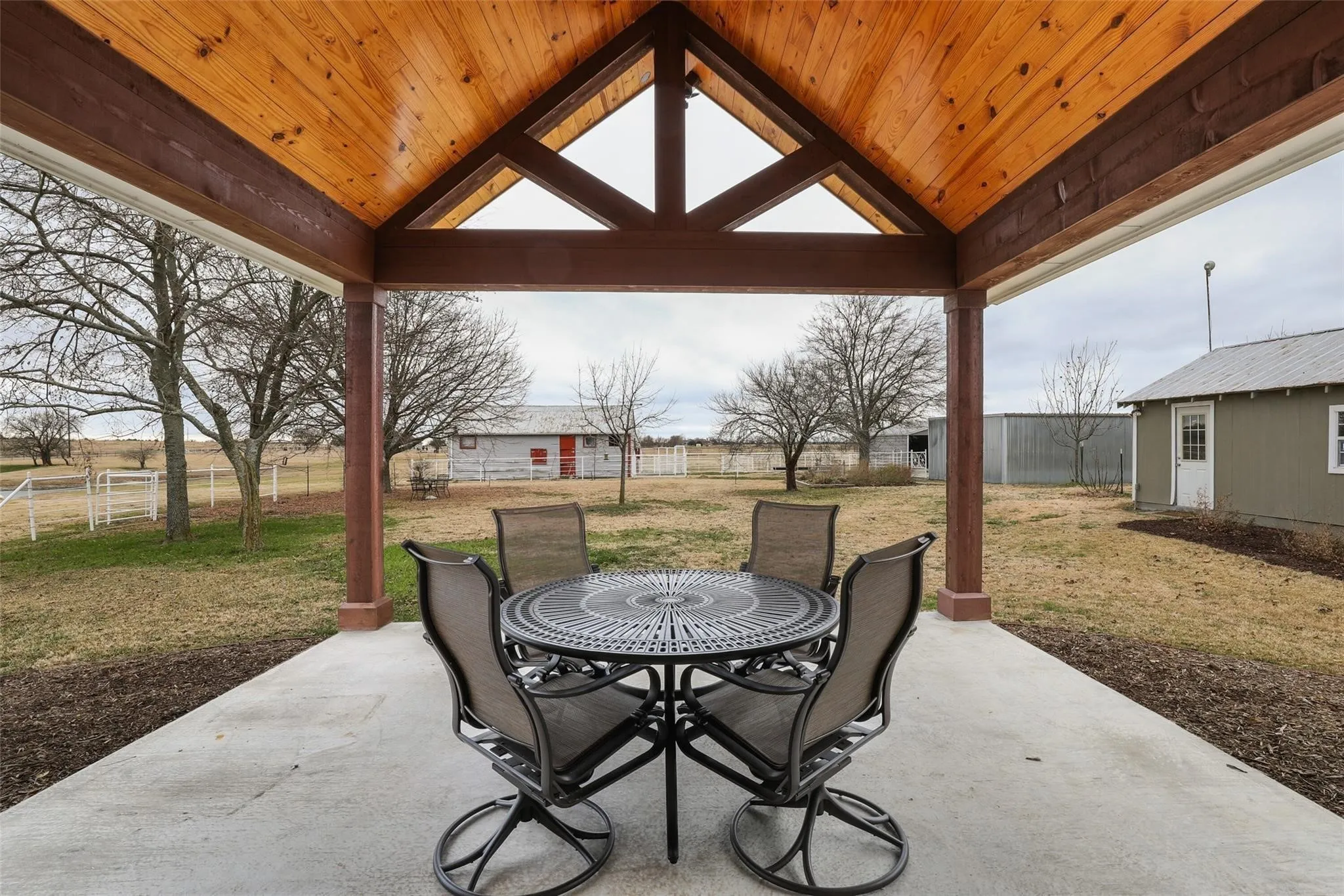 Farm For Sale in Grayson County , 2196 Bledsoe Road, Gunter, Texas 75058, 2 Bedroom, 3 Bathroom, Garage spaces, 1,745 Sqft, built in 1945, mls#21386281, Real Estate Agent in Gunter, Homes For Sale in Grayson county, Homes For Sale in Gunter, Realtor in Gunter Texas, Real Estate Brokerage Independent Realty Texas, Luminita Cordes Realtor