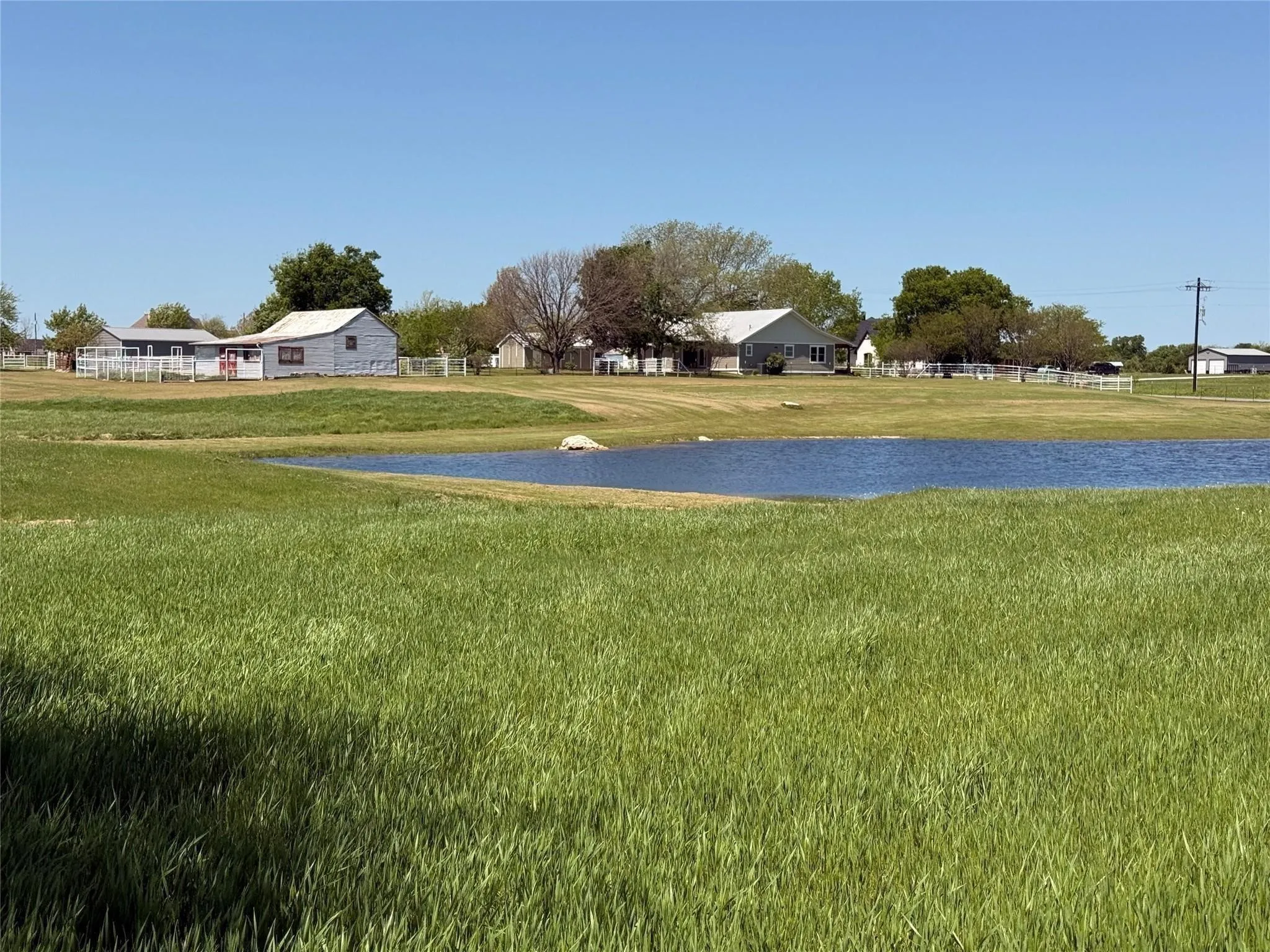Farm For Sale in Grayson County , 2196 Bledsoe Road, Gunter, Texas 75058, 2 Bedroom, 3 Bathroom, Garage spaces, 1,745 Sqft, built in 1945, mls#21386281, Real Estate Agent in Gunter, Homes For Sale in Grayson county, Homes For Sale in Gunter, Realtor in Gunter Texas, Real Estate Brokerage Independent Realty Texas, Luminita Cordes Realtor