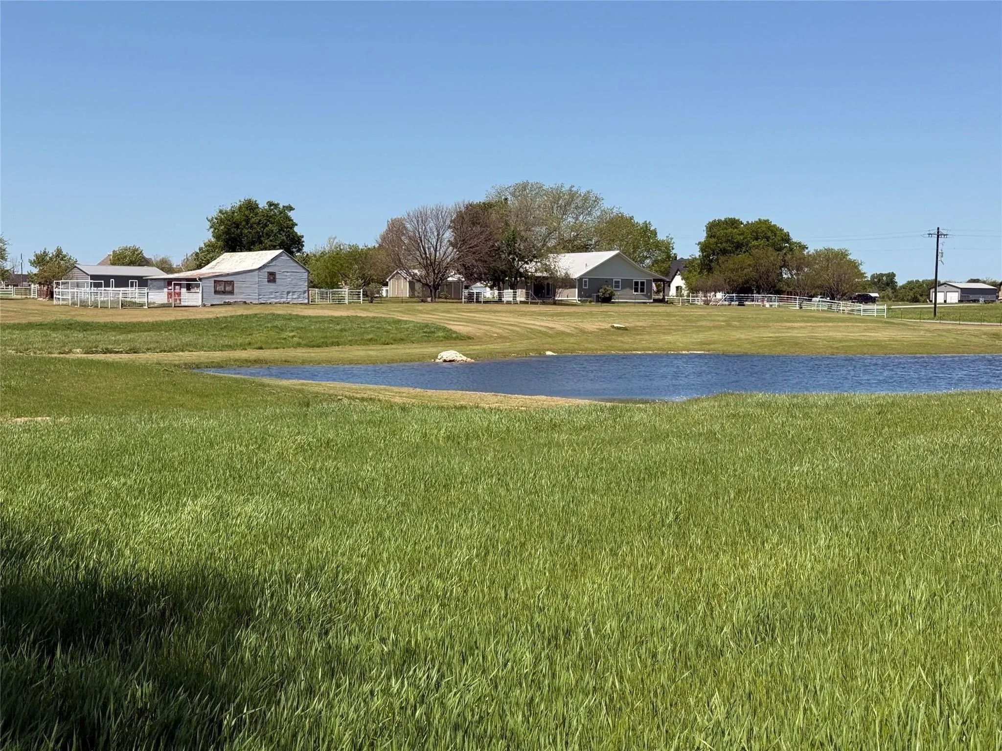 Farm For Sale in Grayson County , 2196 Bledsoe Road, Gunter, Texas 75058, 2 Bedroom, 3 Bathroom, Garage spaces, 1,745 Sqft, built in 1945, mls#21386281, Real Estate Agent in Gunter, Homes For Sale in Grayson county, Homes For Sale in Gunter, Realtor in Gunter Texas, Real Estate Brokerage Independent Realty Texas, Luminita Cordes Realtor