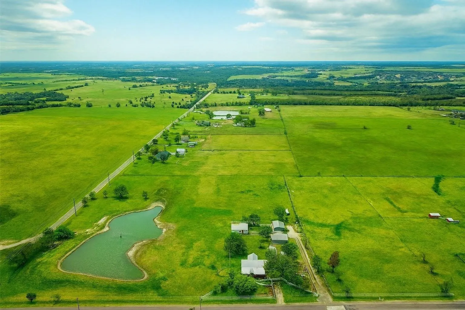 Farm For Sale in Grayson County , 2196 Bledsoe Road, Gunter, Texas 75058, 2 Bedroom, 3 Bathroom, Garage spaces, 1,745 Sqft, built in 1945, mls#21386281, Real Estate Agent in Gunter, Homes For Sale in Grayson county, Homes For Sale in Gunter, Realtor in Gunter Texas, Real Estate Brokerage Independent Realty Texas, Luminita Cordes Realtor