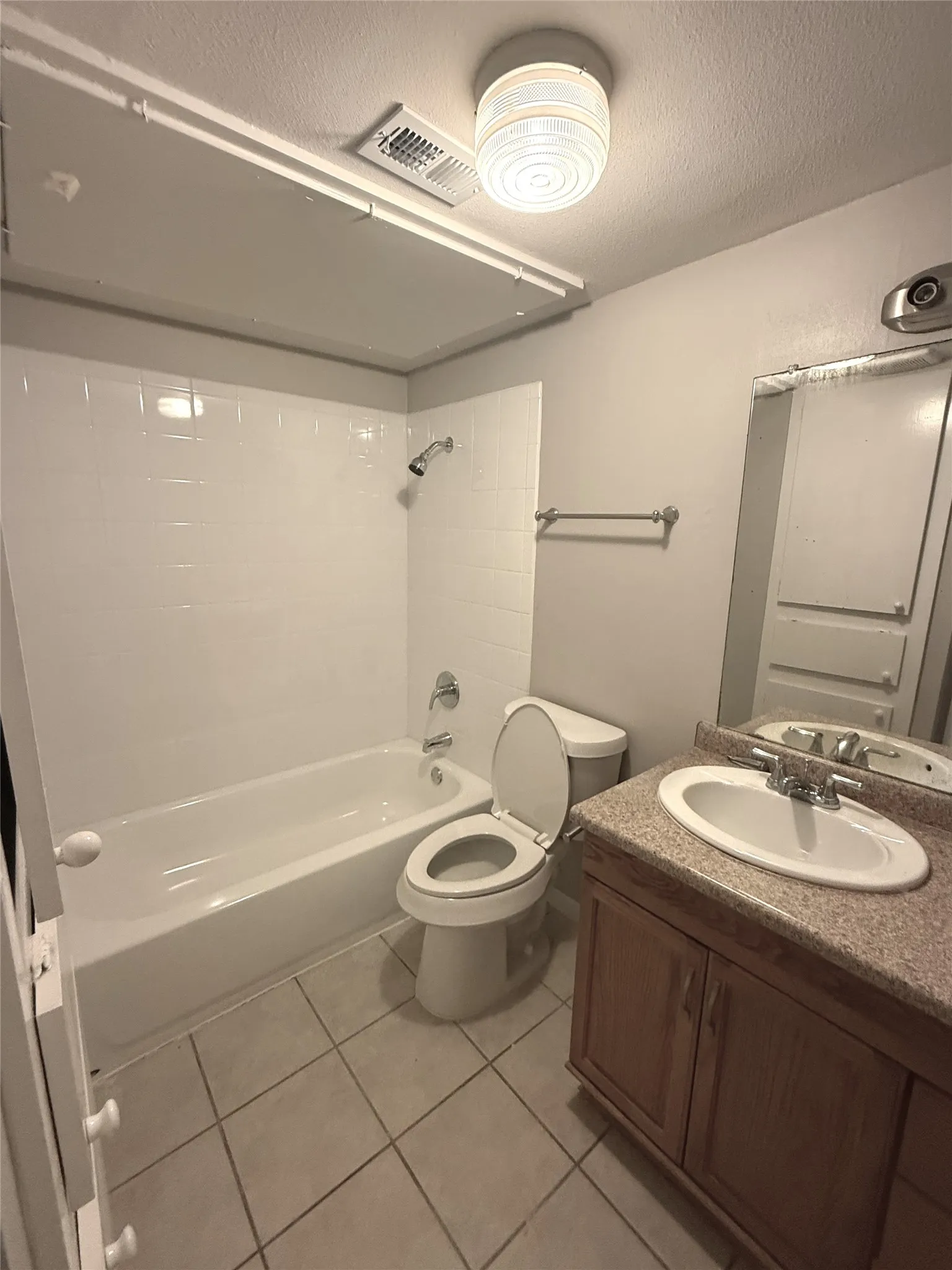 Condominium For Rent in Dallas County , 5915 Harvest Hill Road 2080, Dallas, Texas 75230, 2 Bedroom, 2 Bathroom, Garage spaces, 905 Sqft, built in 1970, mls#21392165, Real Estate Agent in Dallas, Homes For Rent in Dallas county, Homes For Rent in Dallas, Realtor in Dallas Texas, Real Estate Brokerage Independent Realty Texas, Luminita Cordes Realtor