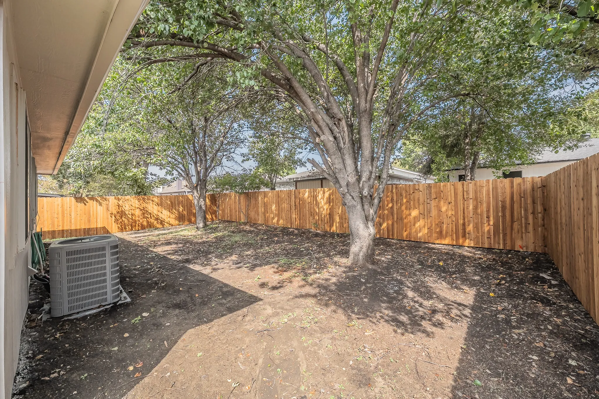 Single Family Residence For Sale in Tarrant County , 3745 Chaddybrook Lane, Fort Worth, Texas 76137, 3 Bedroom, 2 Bathroom, 2 Garage spaces, 1,233 Sqft, built in 1992, mls#21396536, Real Estate Agent in Fort Worth, Homes For Sale in Tarrant county, Homes For Sale in Fort Worth, Realtor in Fort Worth Texas, Real Estate Brokerage Independent Realty Texas, Luminita Cordes Realtor