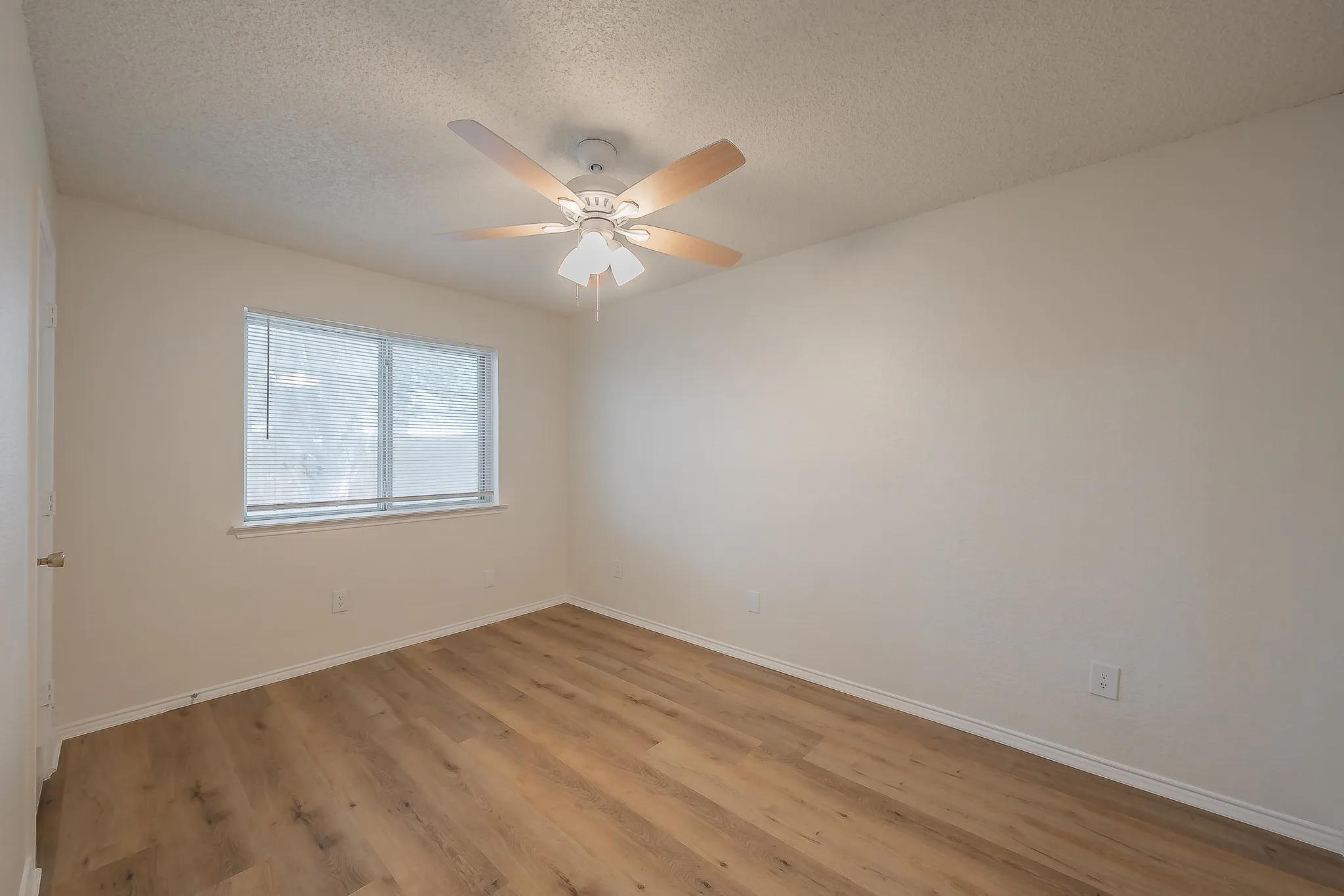 Single Family Residence For Sale in Tarrant County , 3745 Chaddybrook Lane, Fort Worth, Texas 76137, 3 Bedroom, 2 Bathroom, 2 Garage spaces, 1,233 Sqft, built in 1992, mls#21396536, Real Estate Agent in Fort Worth, Homes For Sale in Tarrant county, Homes For Sale in Fort Worth, Realtor in Fort Worth Texas, Real Estate Brokerage Independent Realty Texas, Luminita Cordes Realtor