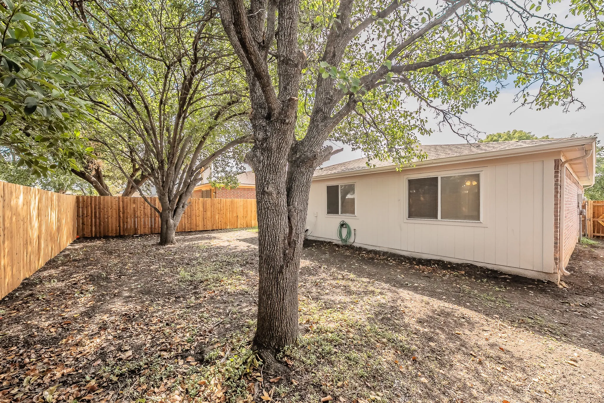 Single Family Residence For Sale in Tarrant County , 3745 Chaddybrook Lane, Fort Worth, Texas 76137, 3 Bedroom, 2 Bathroom, 2 Garage spaces, 1,233 Sqft, built in 1992, mls#21396536, Real Estate Agent in Fort Worth, Homes For Sale in Tarrant county, Homes For Sale in Fort Worth, Realtor in Fort Worth Texas, Real Estate Brokerage Independent Realty Texas, Luminita Cordes Realtor